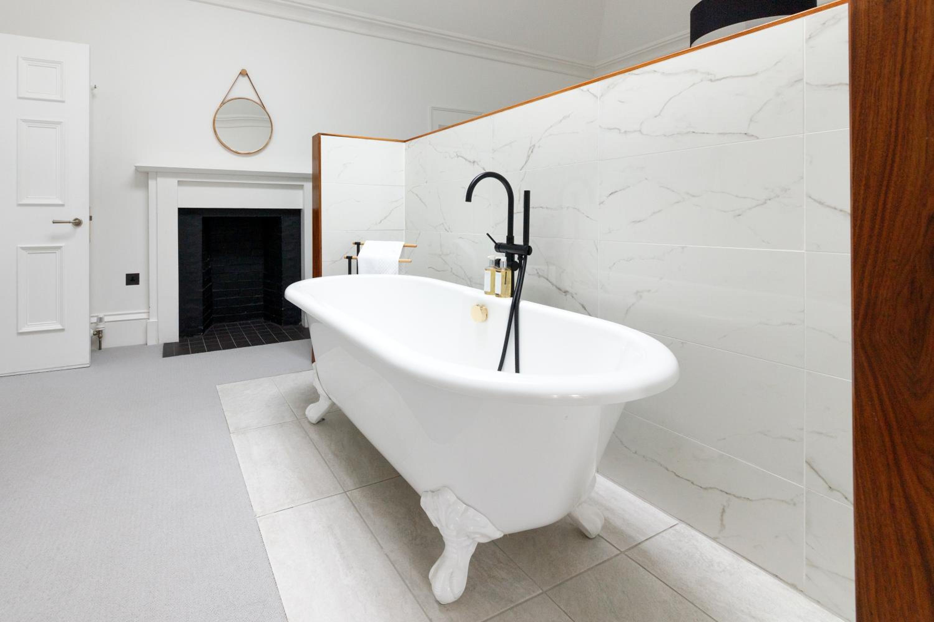 Standard King Room - Photo 4