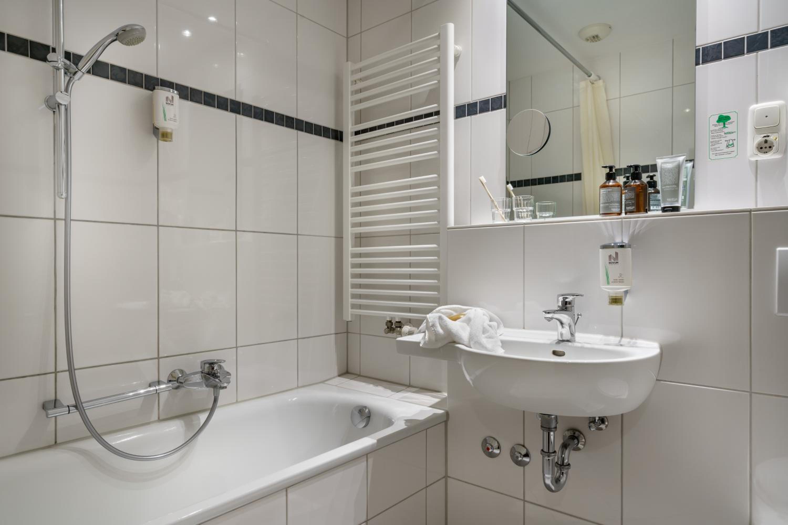 Standard Double Or Twin Room - Photo 3