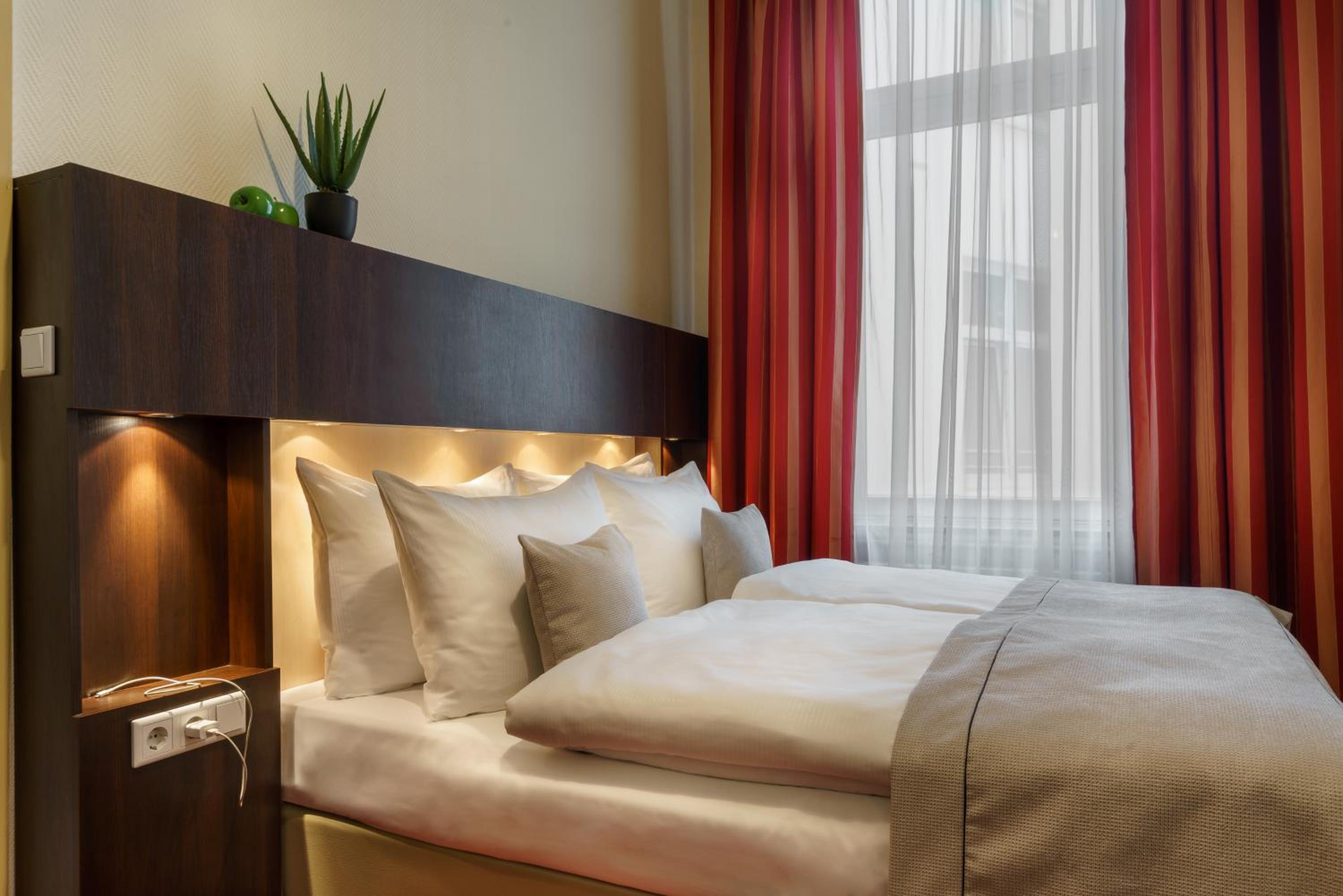 Standard Double Or Twin Room - Photo 1