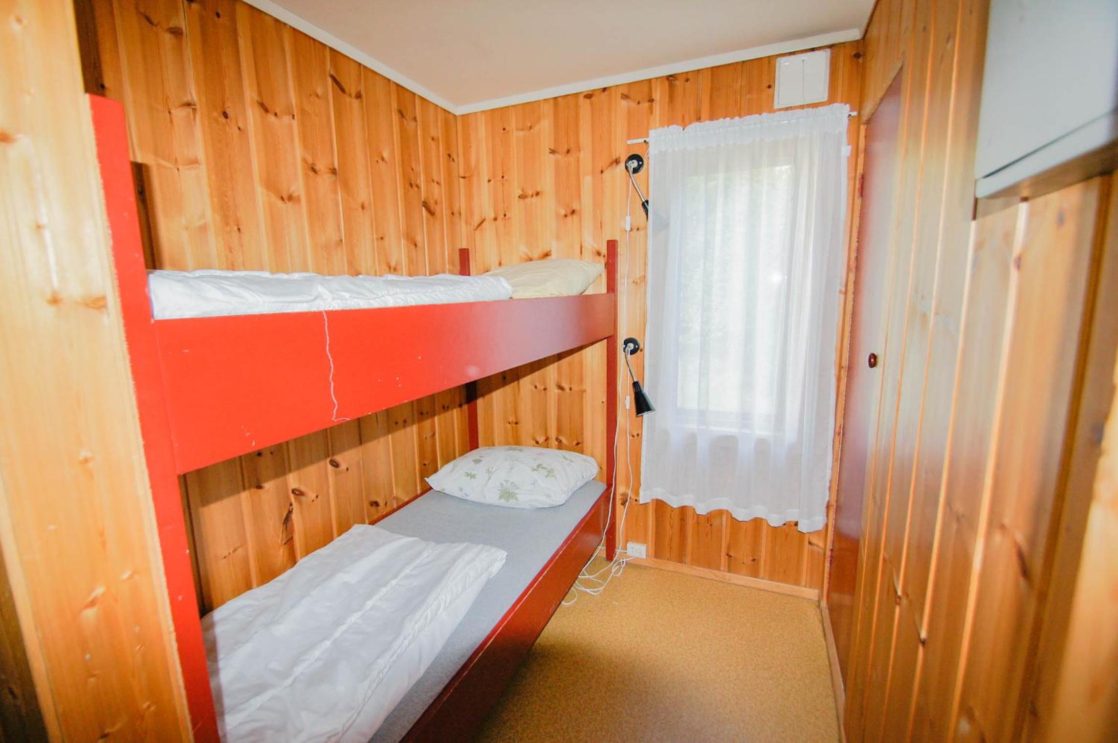 Three-Bedroom Cottage - Photo 10