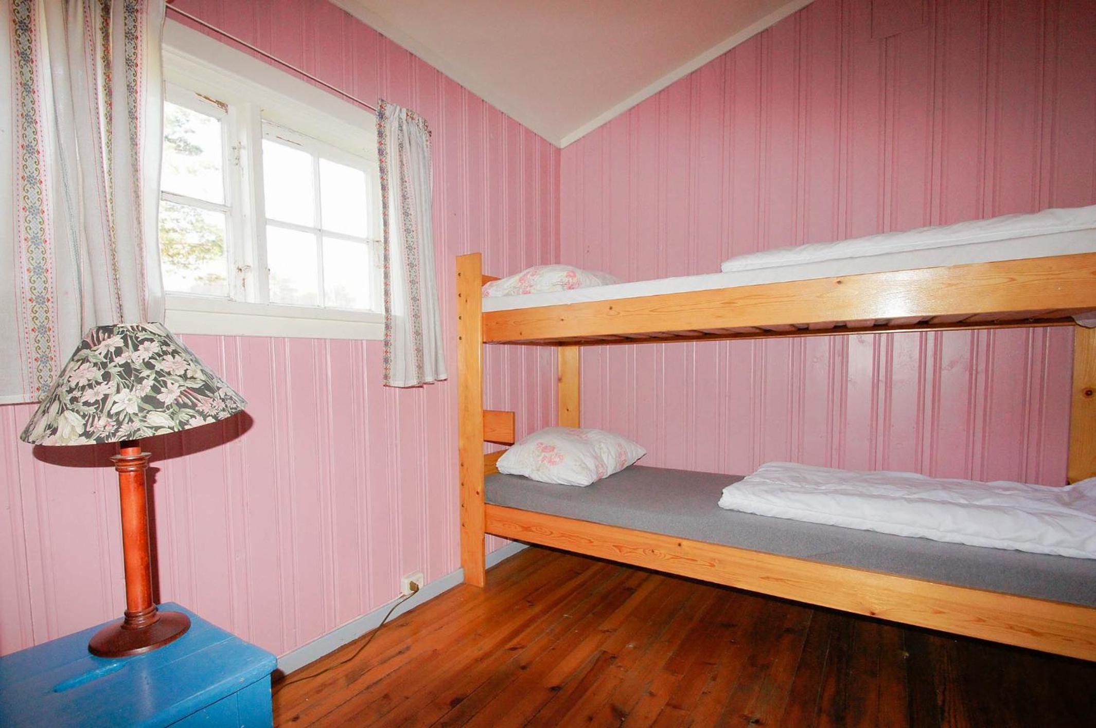Three-Bedroom Cottage - Photo 11