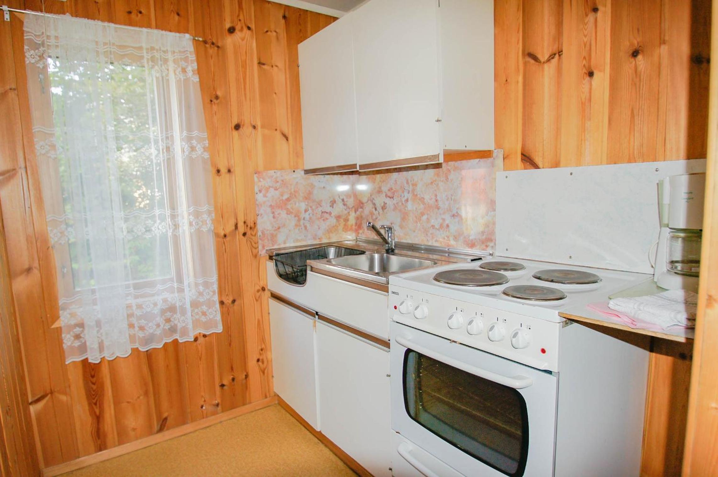 Three-Bedroom Cottage - Photo 6