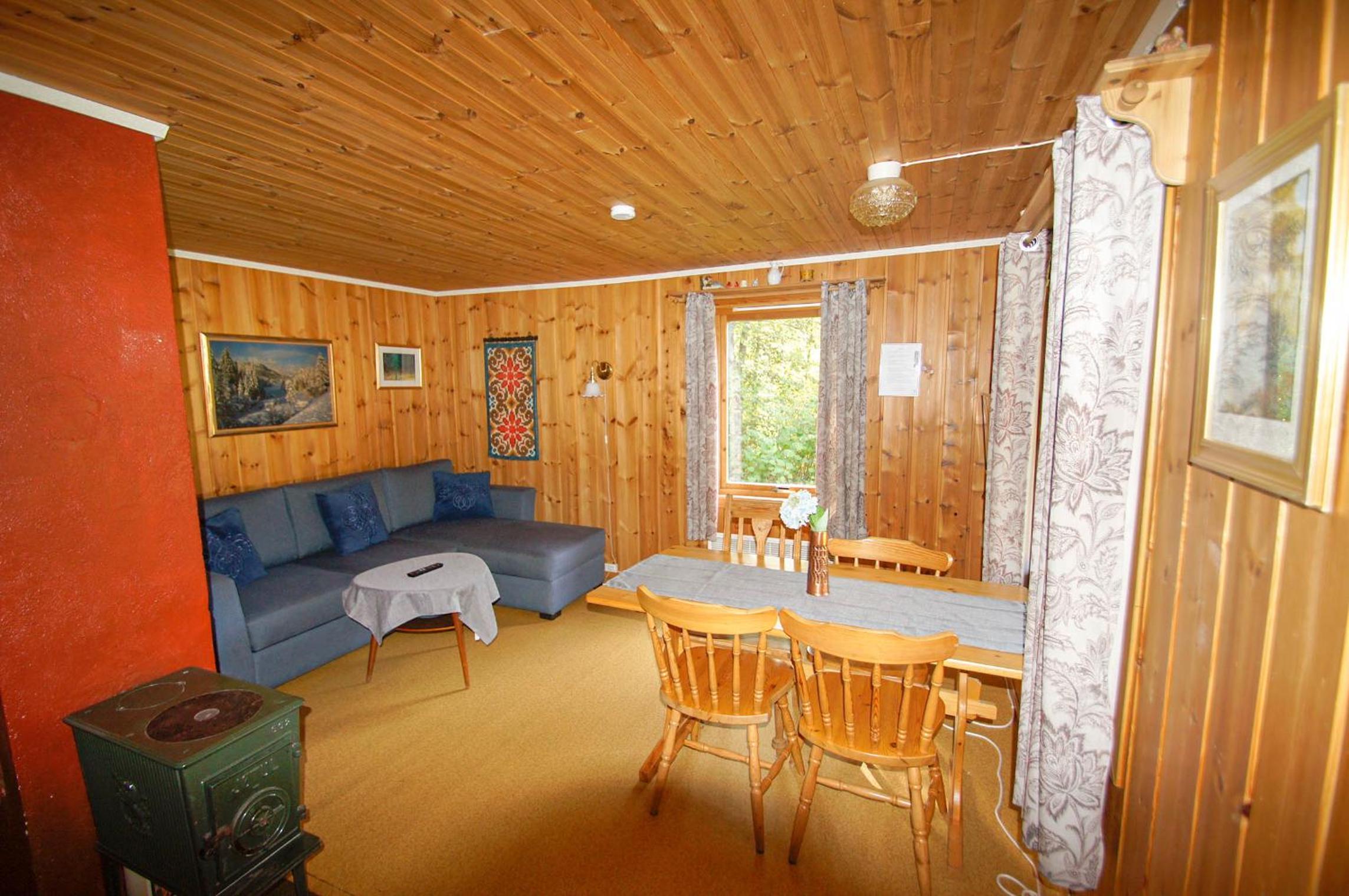 Three-Bedroom Cottage - Photo 8