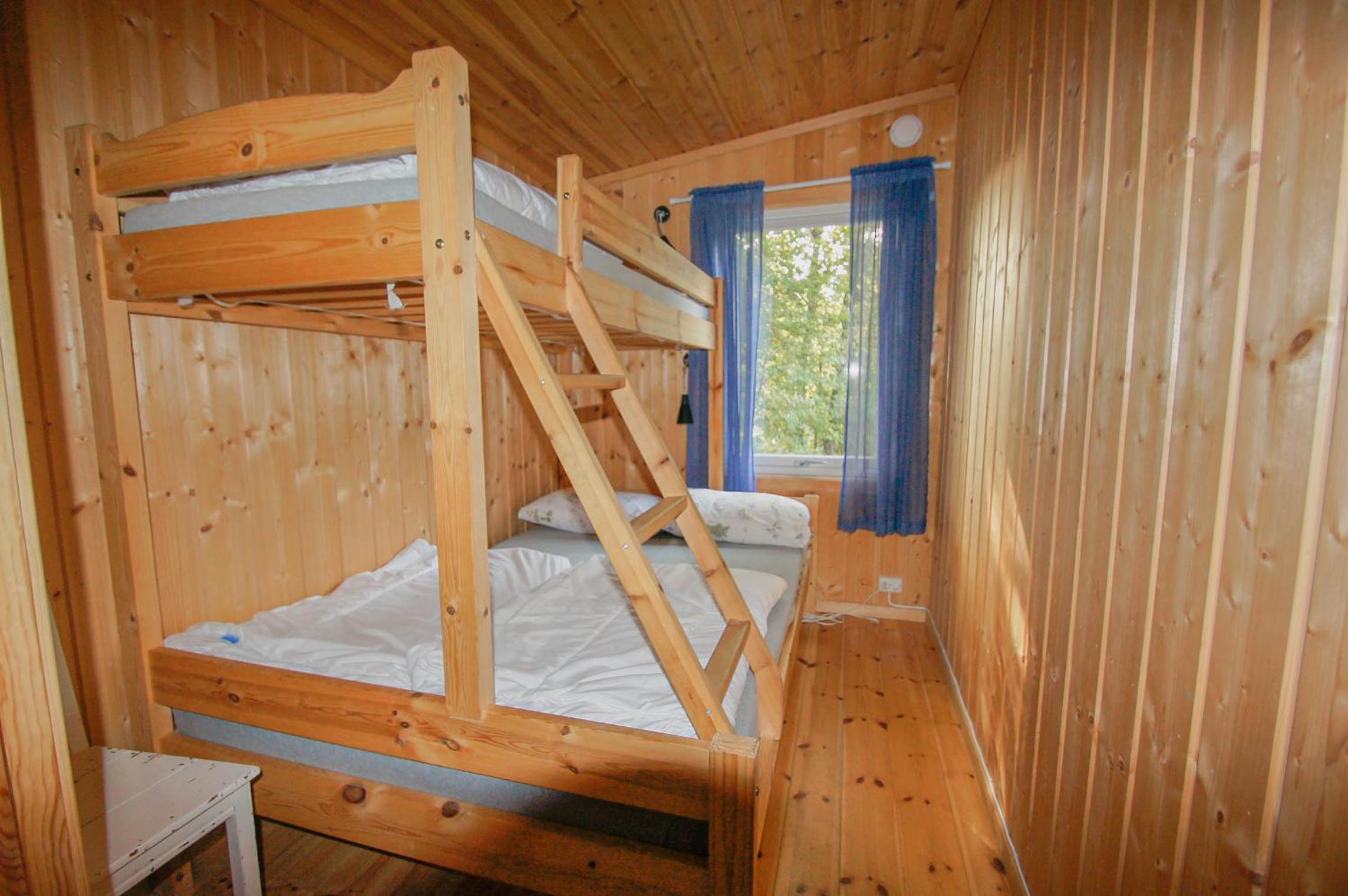 Three-Bedroom Cottage - Photo 5