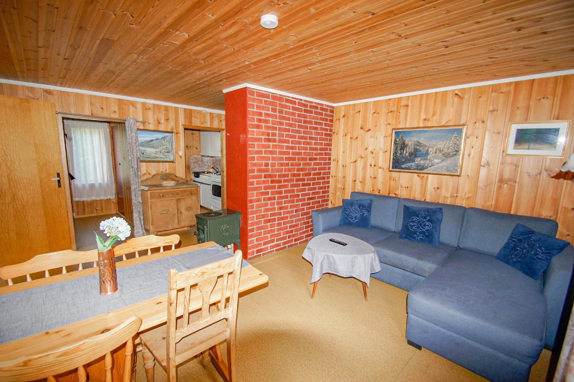 Three-Bedroom Cottage - Photo 7