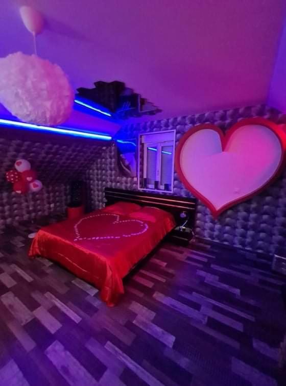 Large Double Room - Photo 4