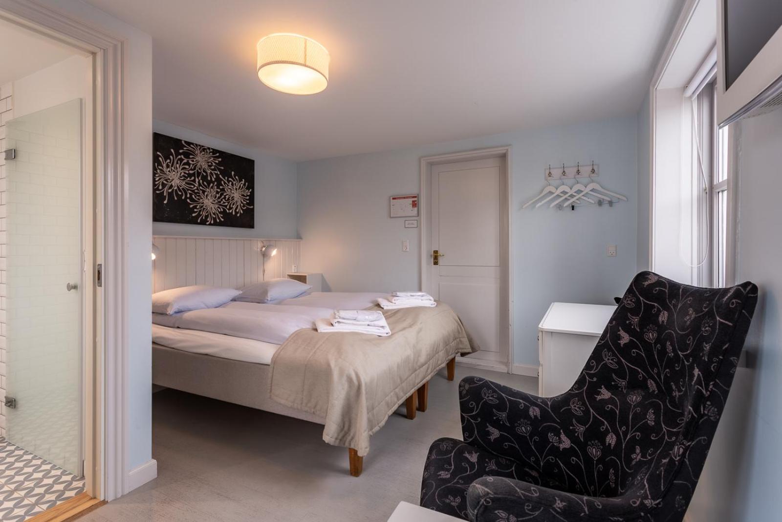 Double or Twin Room - Photo 6