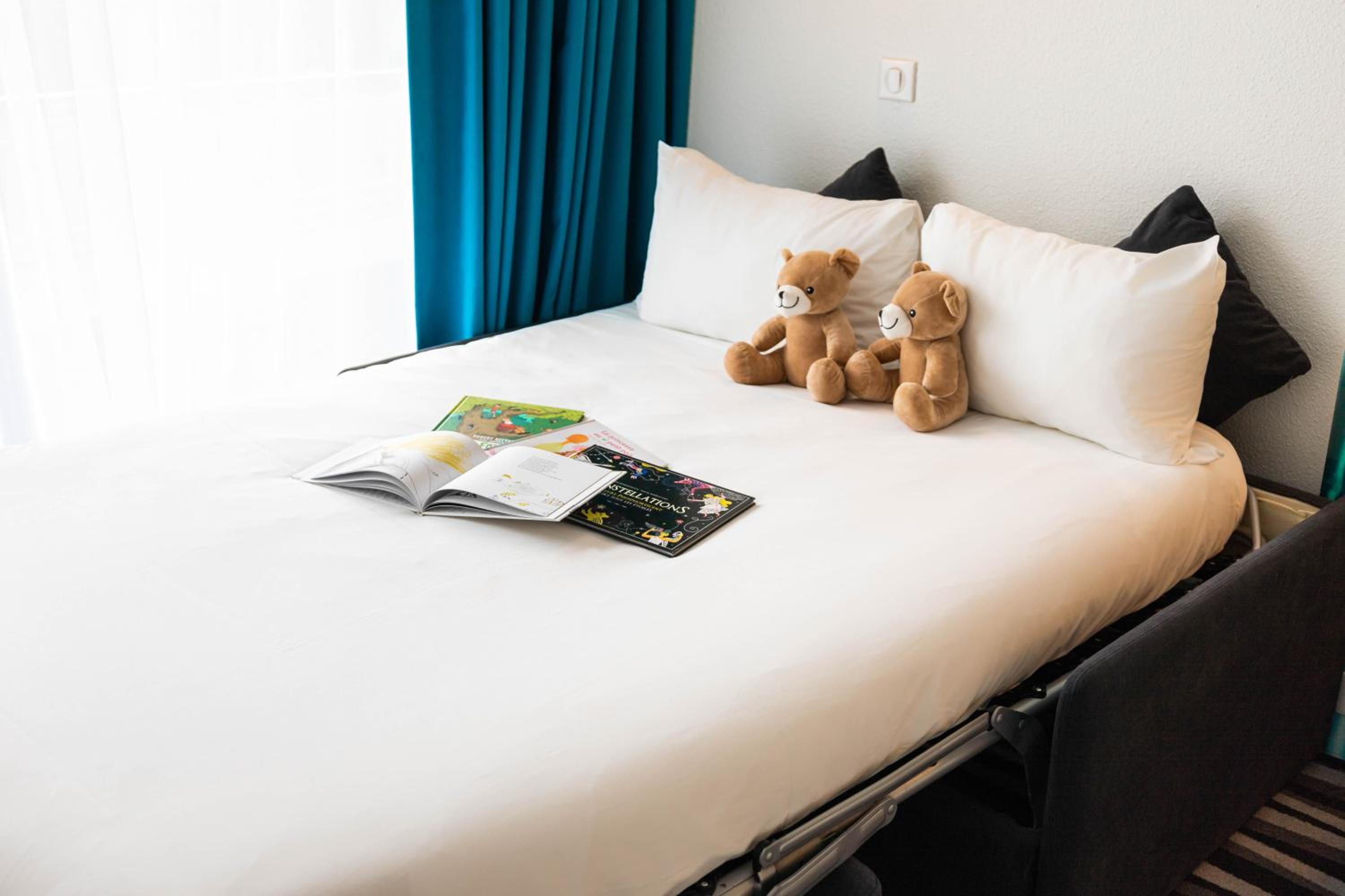 Superior Room with Double Bed and Sofa - Photo 6