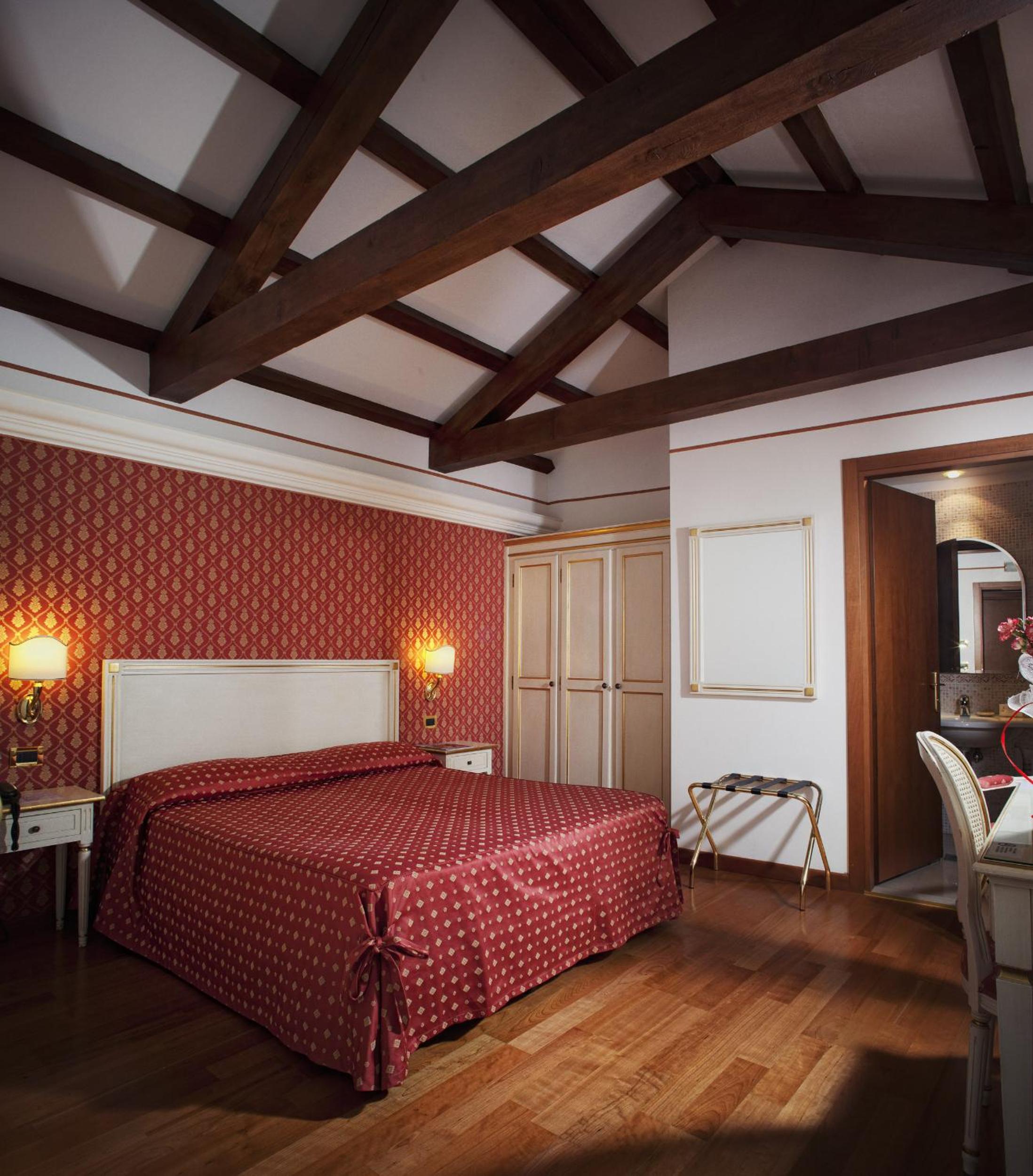 Deluxe Double Room photo 3