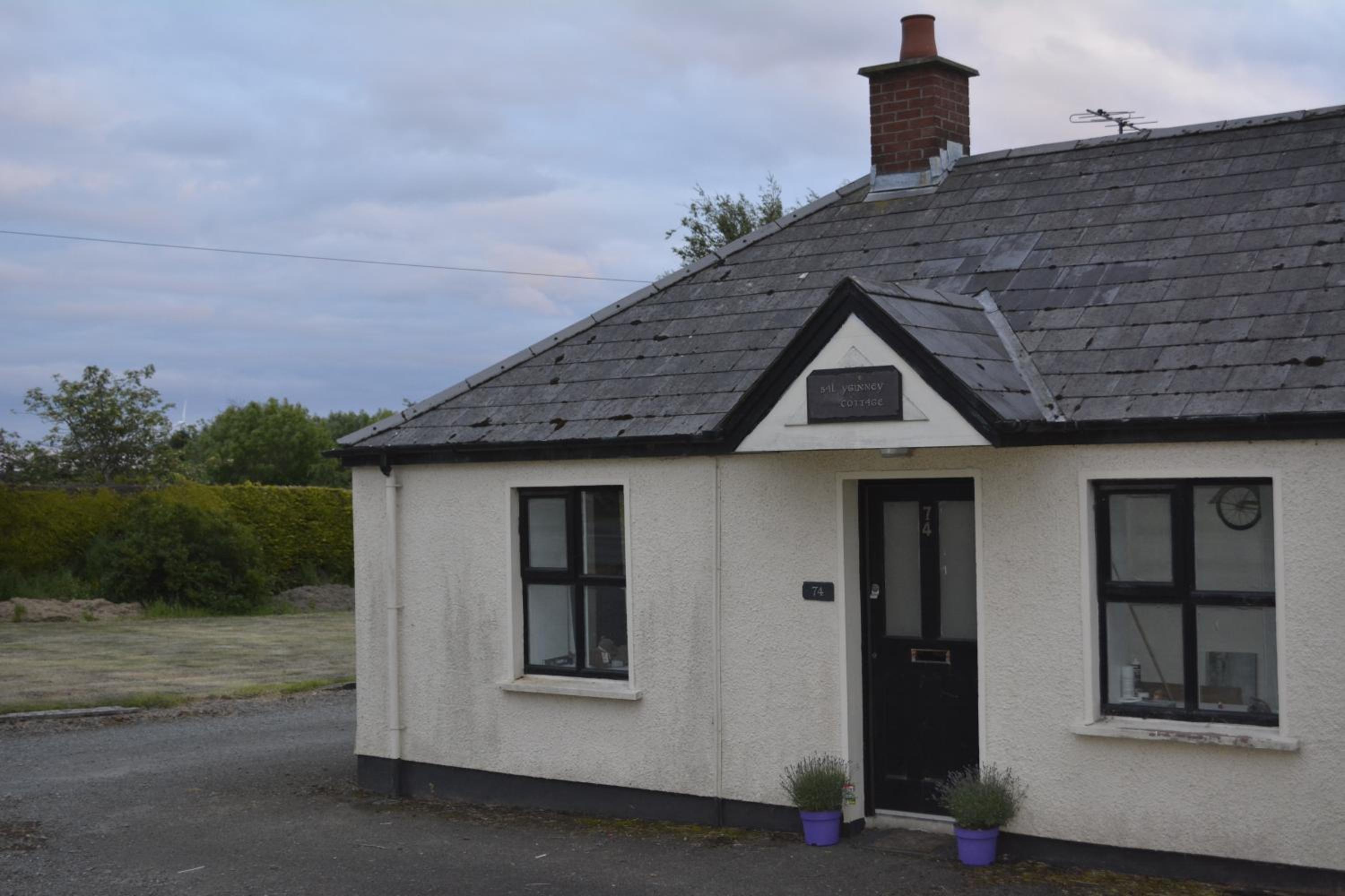 Two-Bedroom Cottage - Photo 2