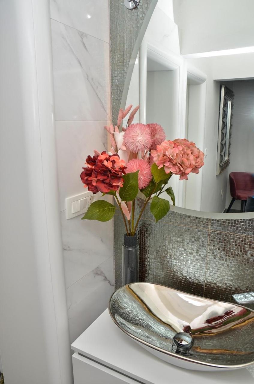One-Bedroom Apartment - Photo 12