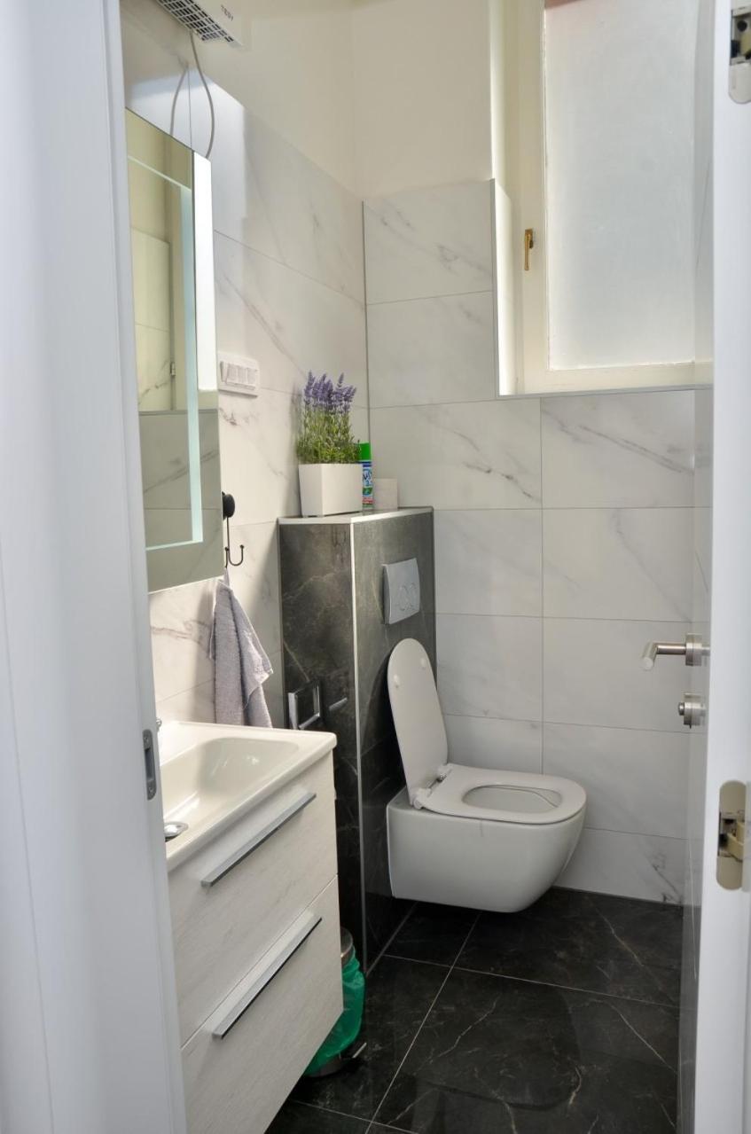 One-Bedroom Apartment - Photo 3