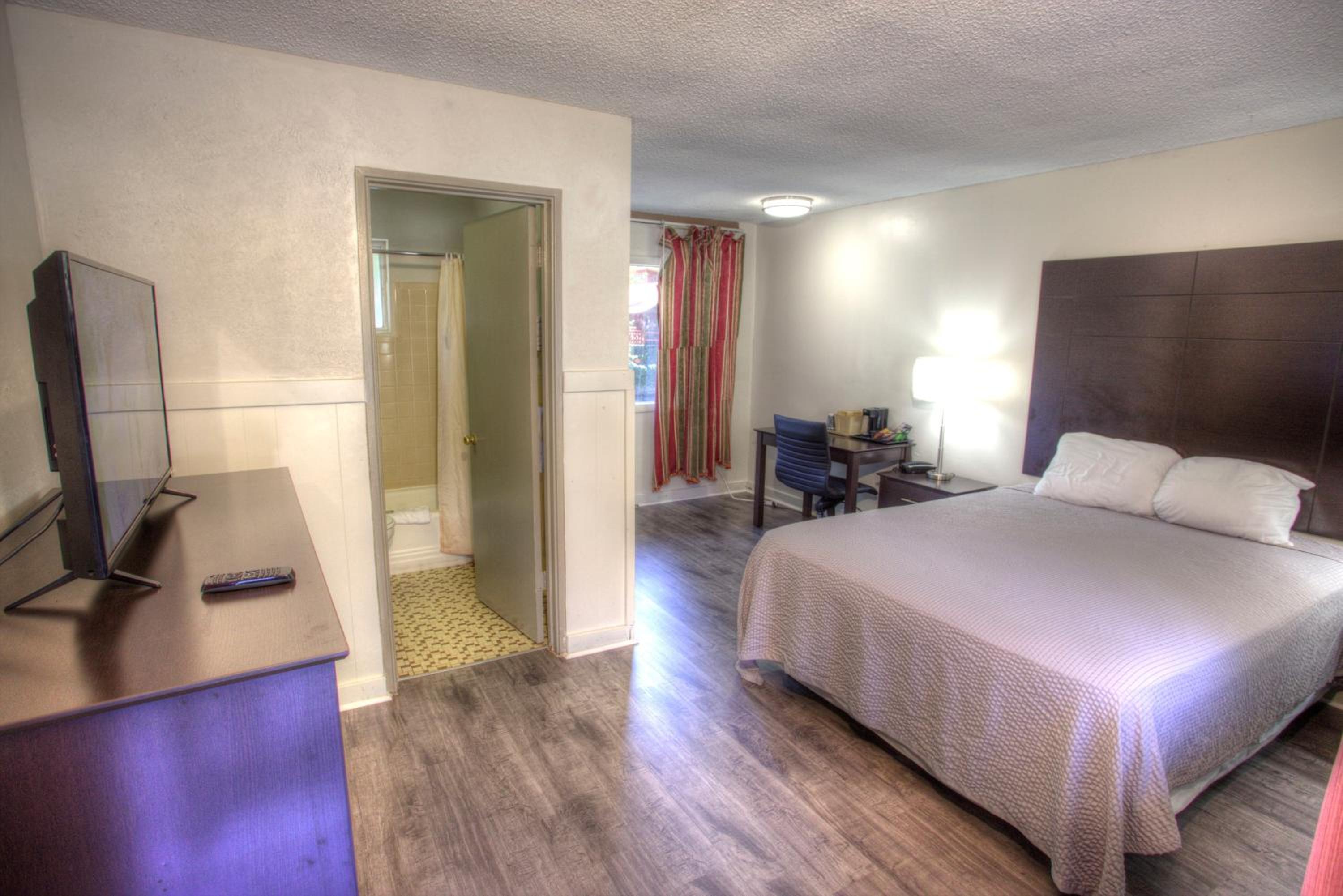 King Room - Non-Smoking photo 1