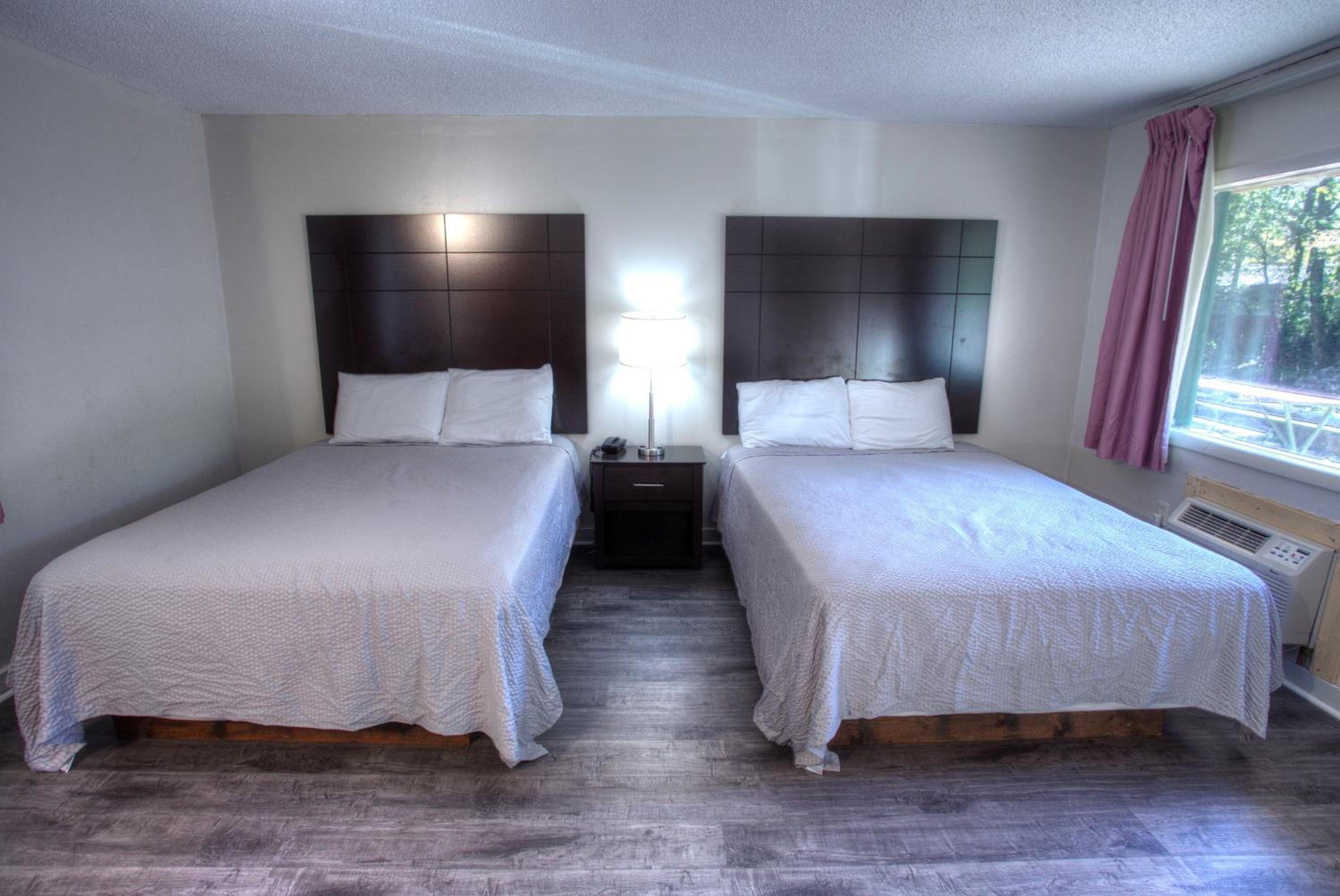 Double Room with Two Double Beds - Smoking photo 2