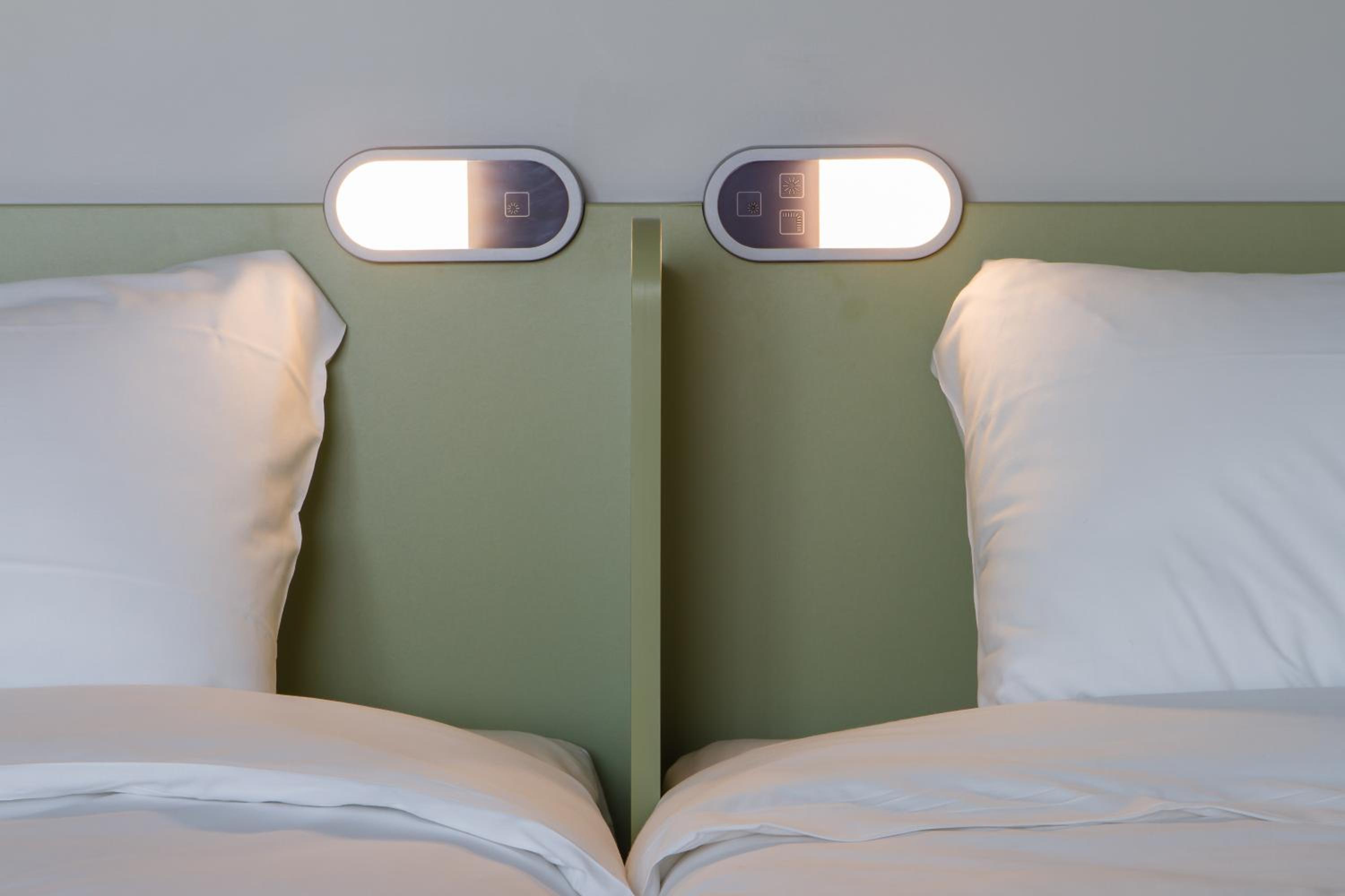 Standard Twin Room - Photo 9