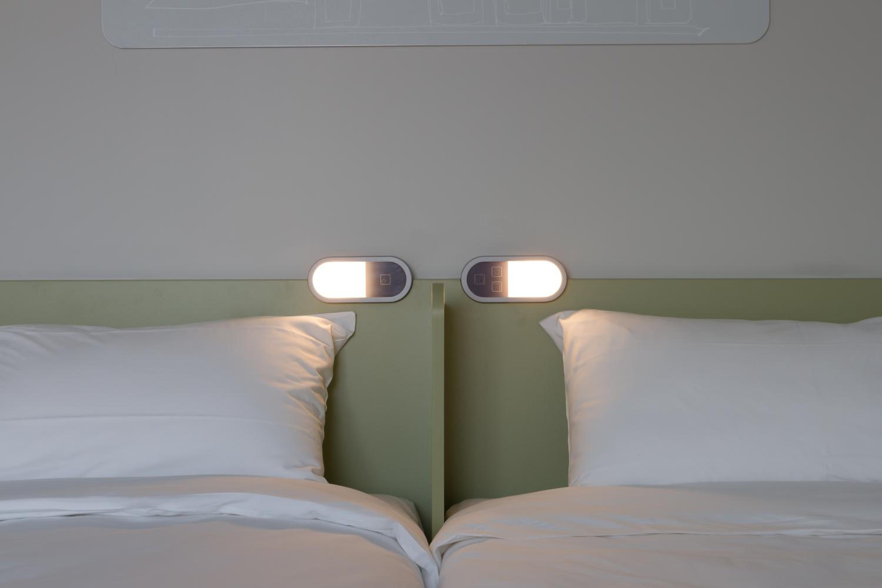 Standard Twin Room - Photo 8