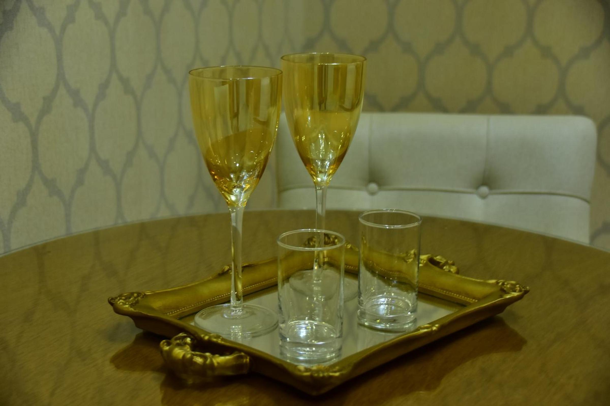 Deluxe Queen Suite photo 2