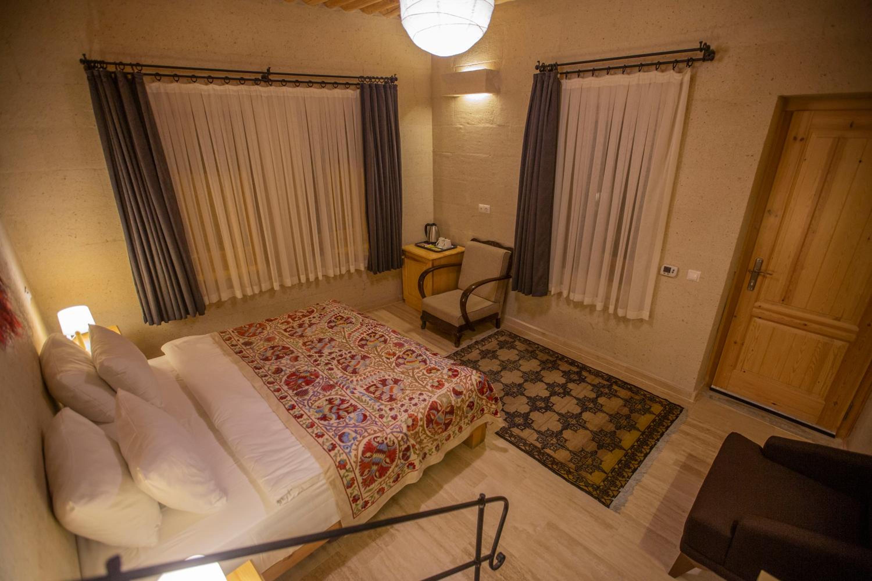 Standard King Room photo 3