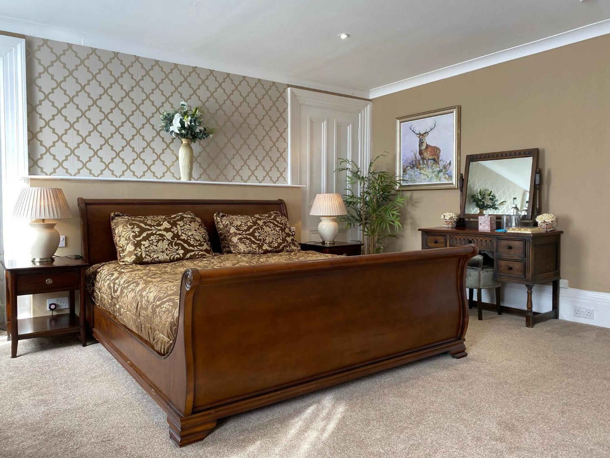 Deluxe King Room - Photo 1