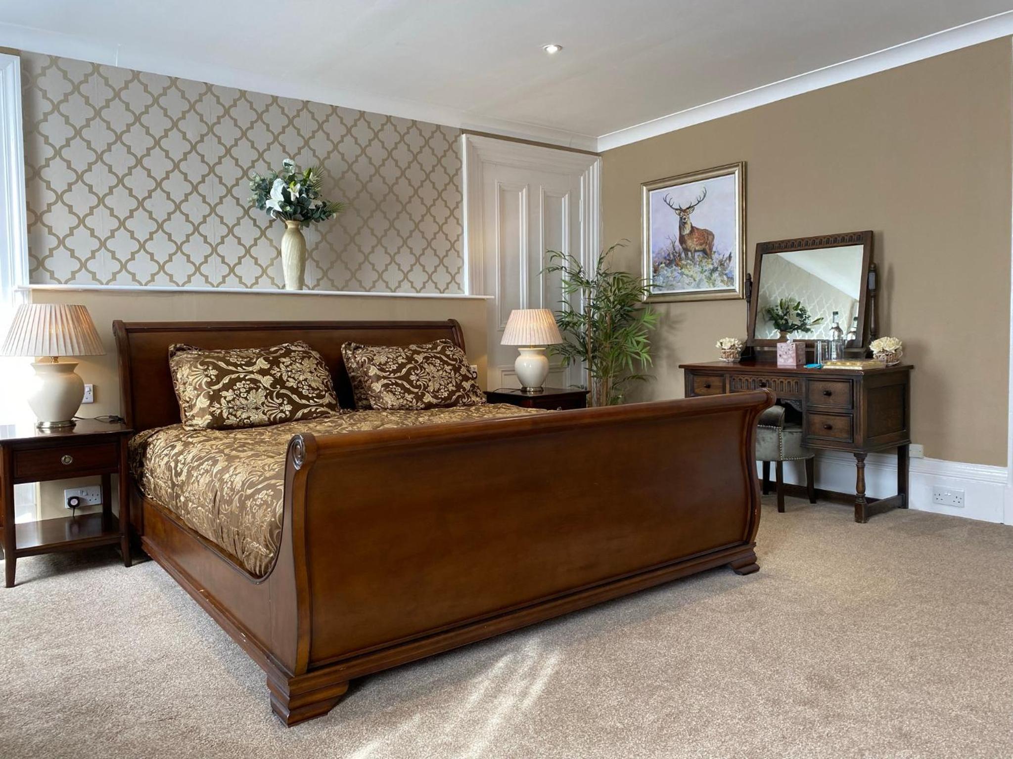 Deluxe King Room - Photo 4