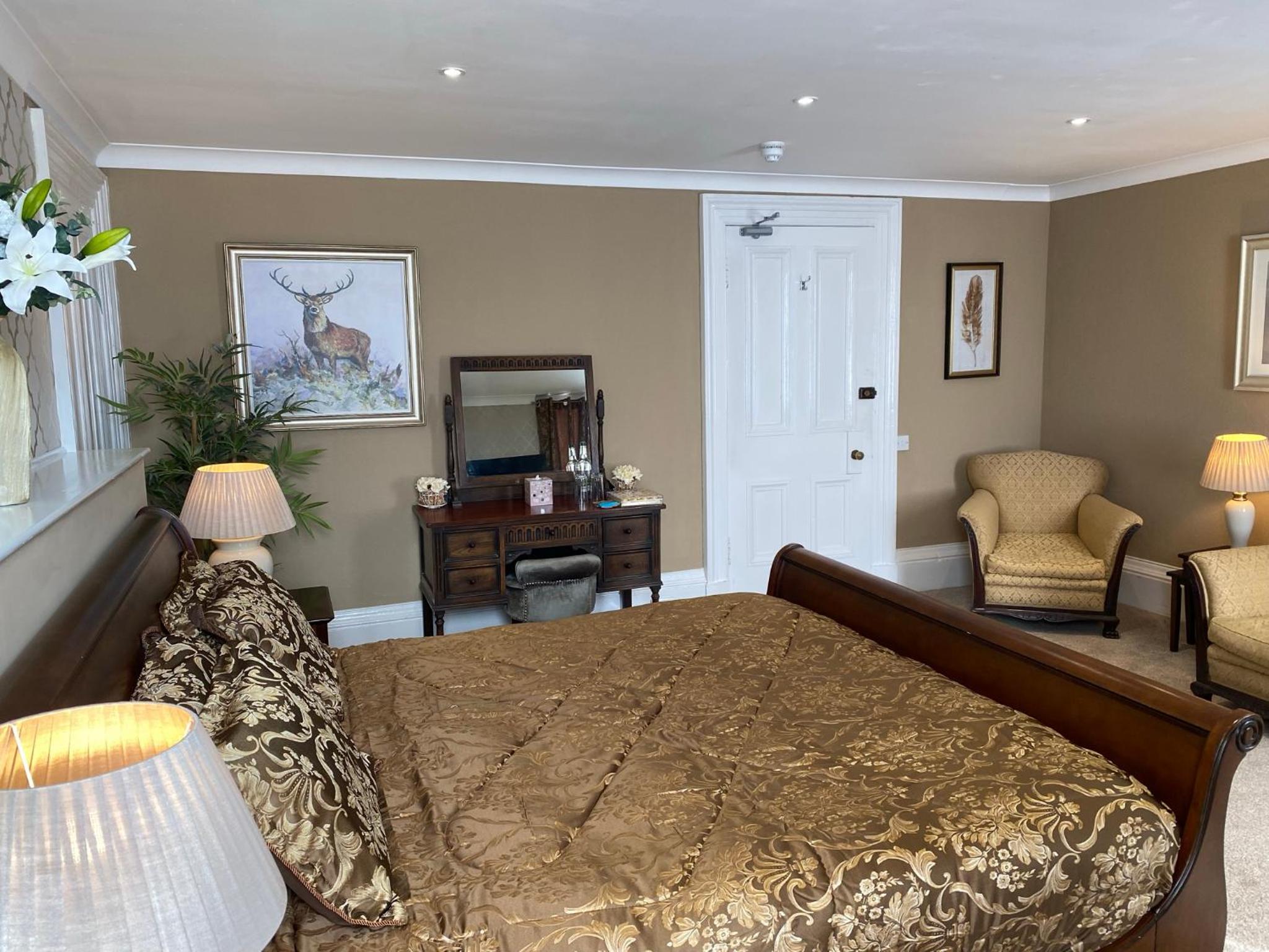 Deluxe King Room - Photo 5