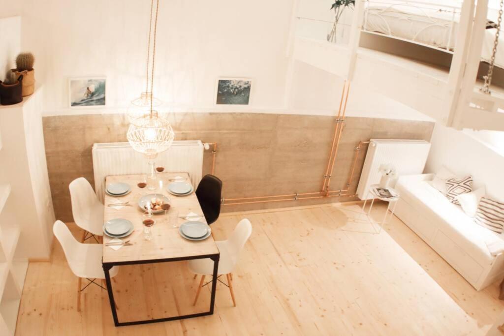One-Bedroom Apartment - Photo 6
