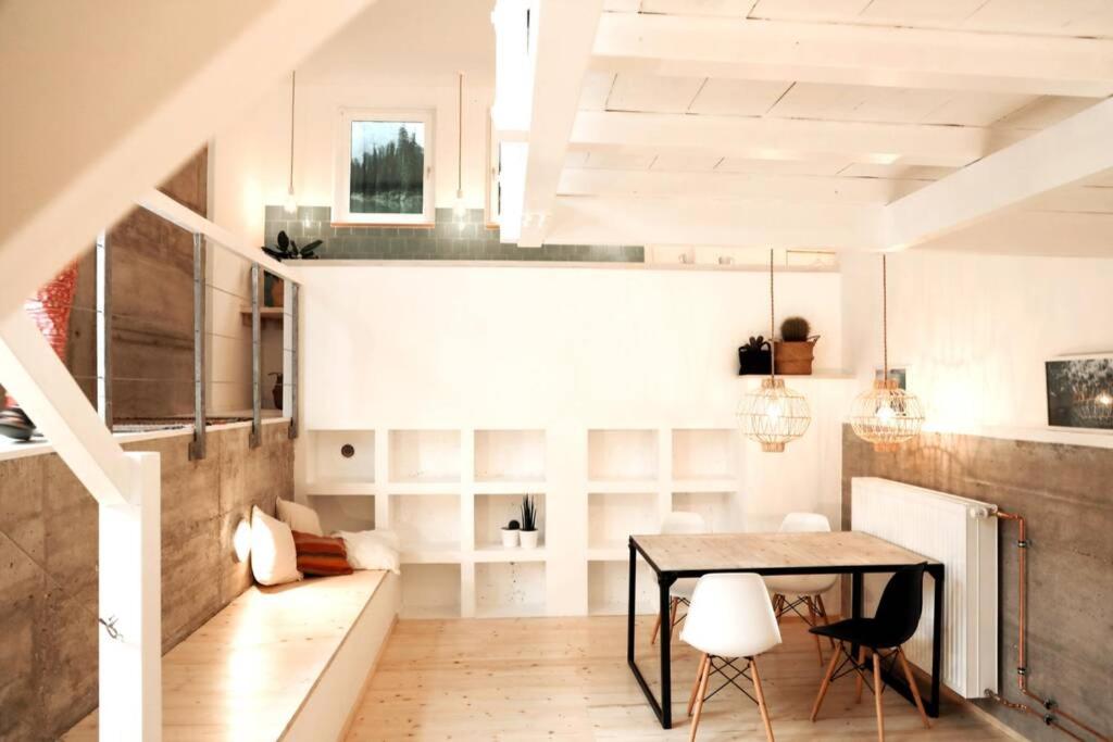 One-Bedroom Apartment - Photo 9
