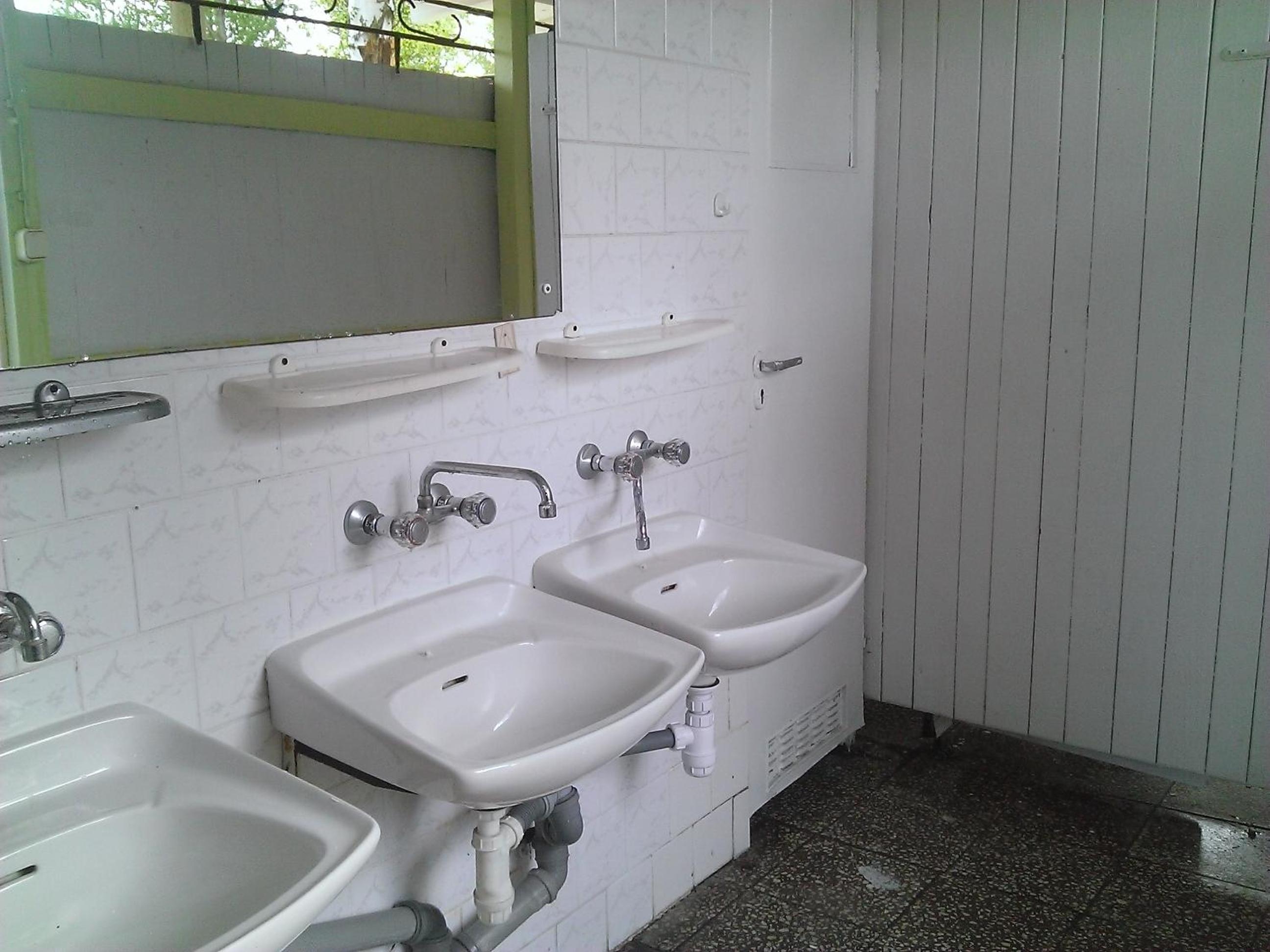 Budget Single Room – Bathroom in Separate Building photo 2