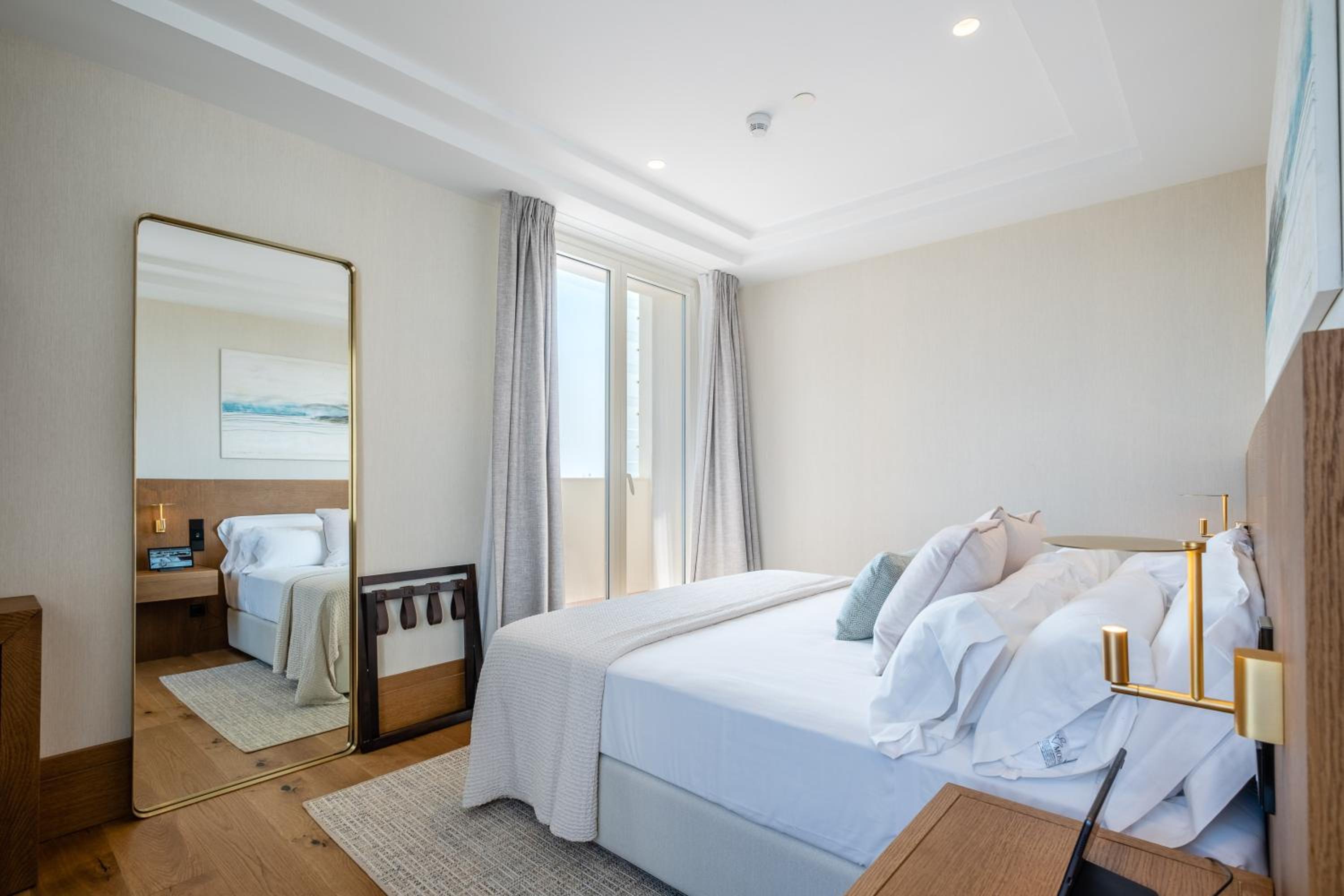 Double Room with View thumbnail 5