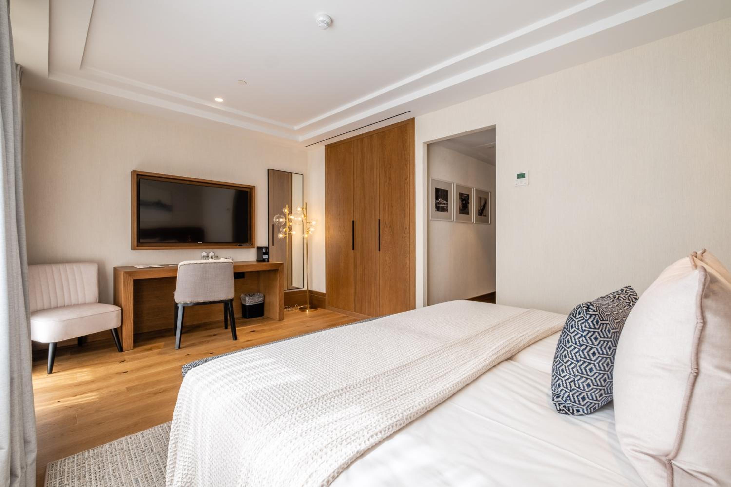 Double Room with No View