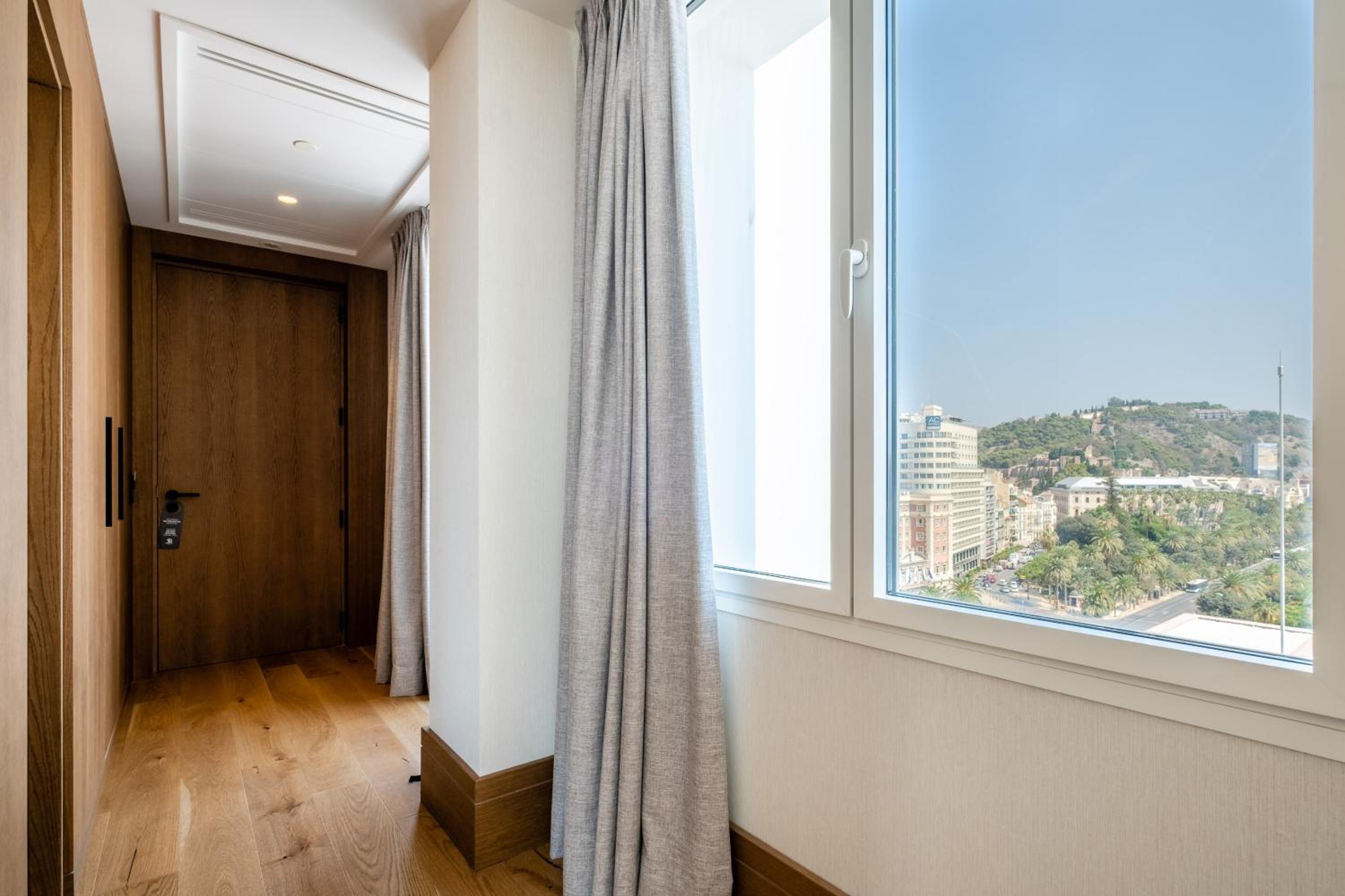 Double Room with View thumbnail 6