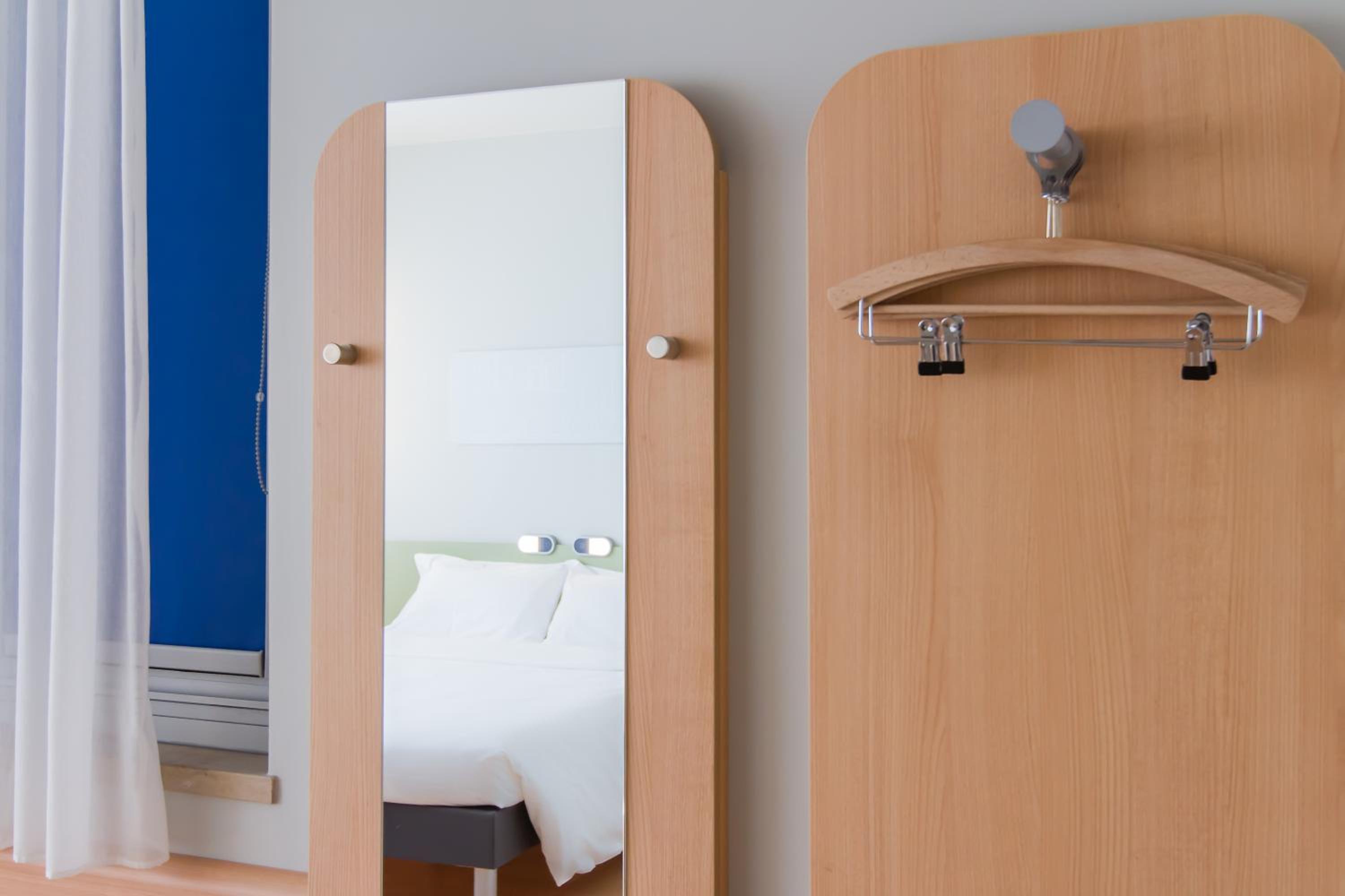 Standard Twin Room - Photo 2