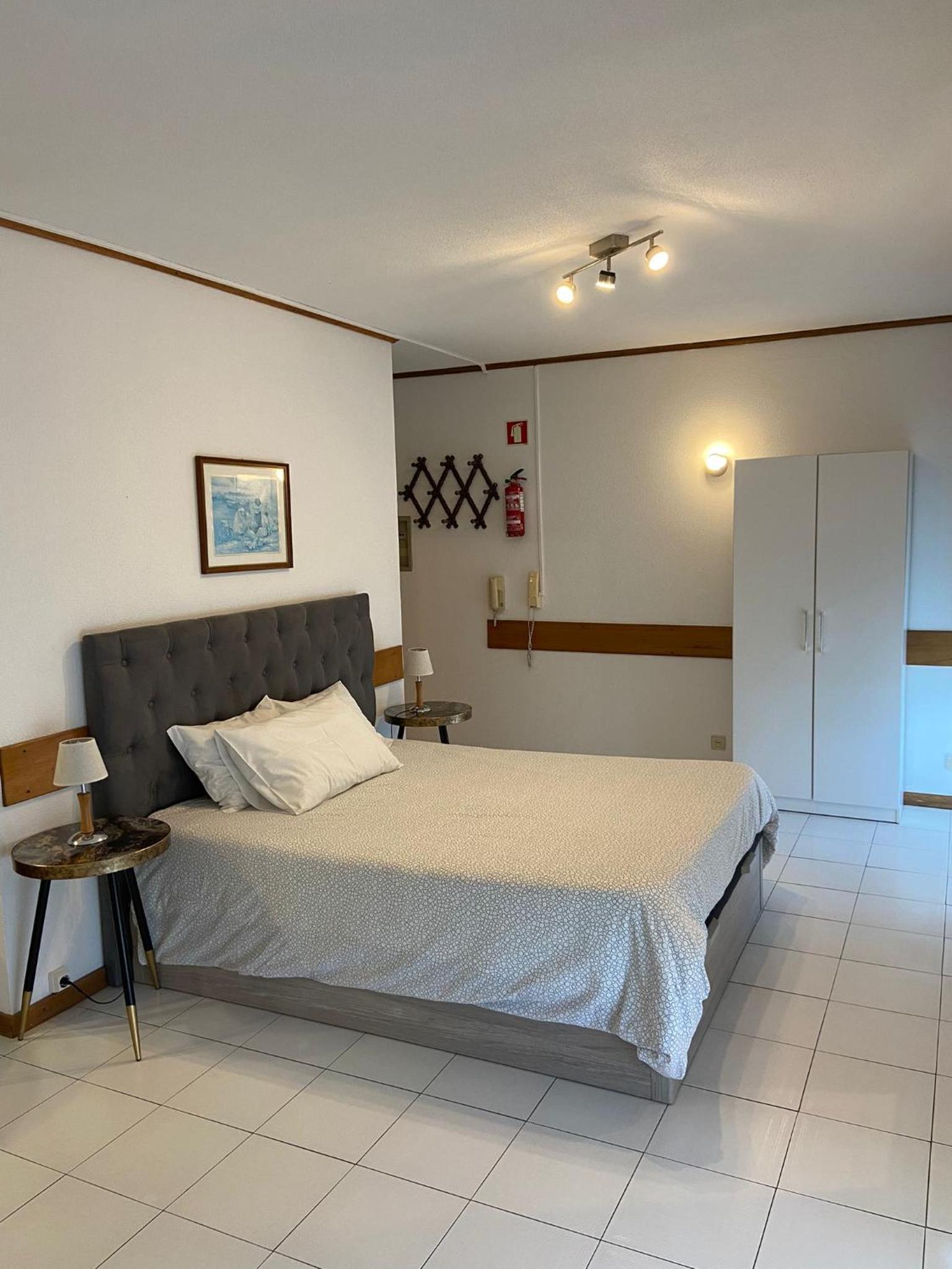 Studio Apartment - Photo 2