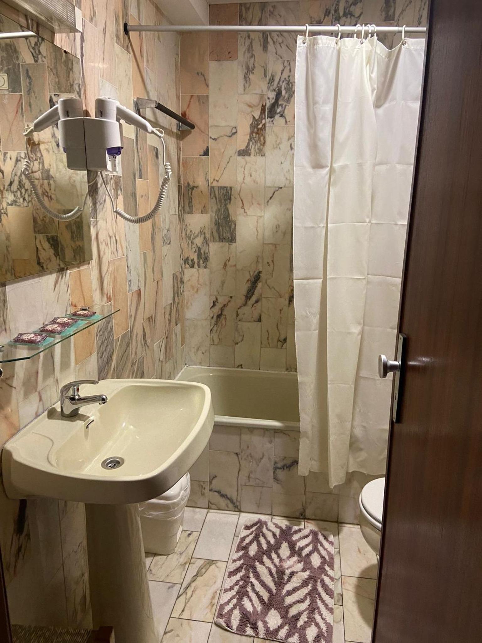 One-Bedroom Apartment (4 Adults) - Photo 3