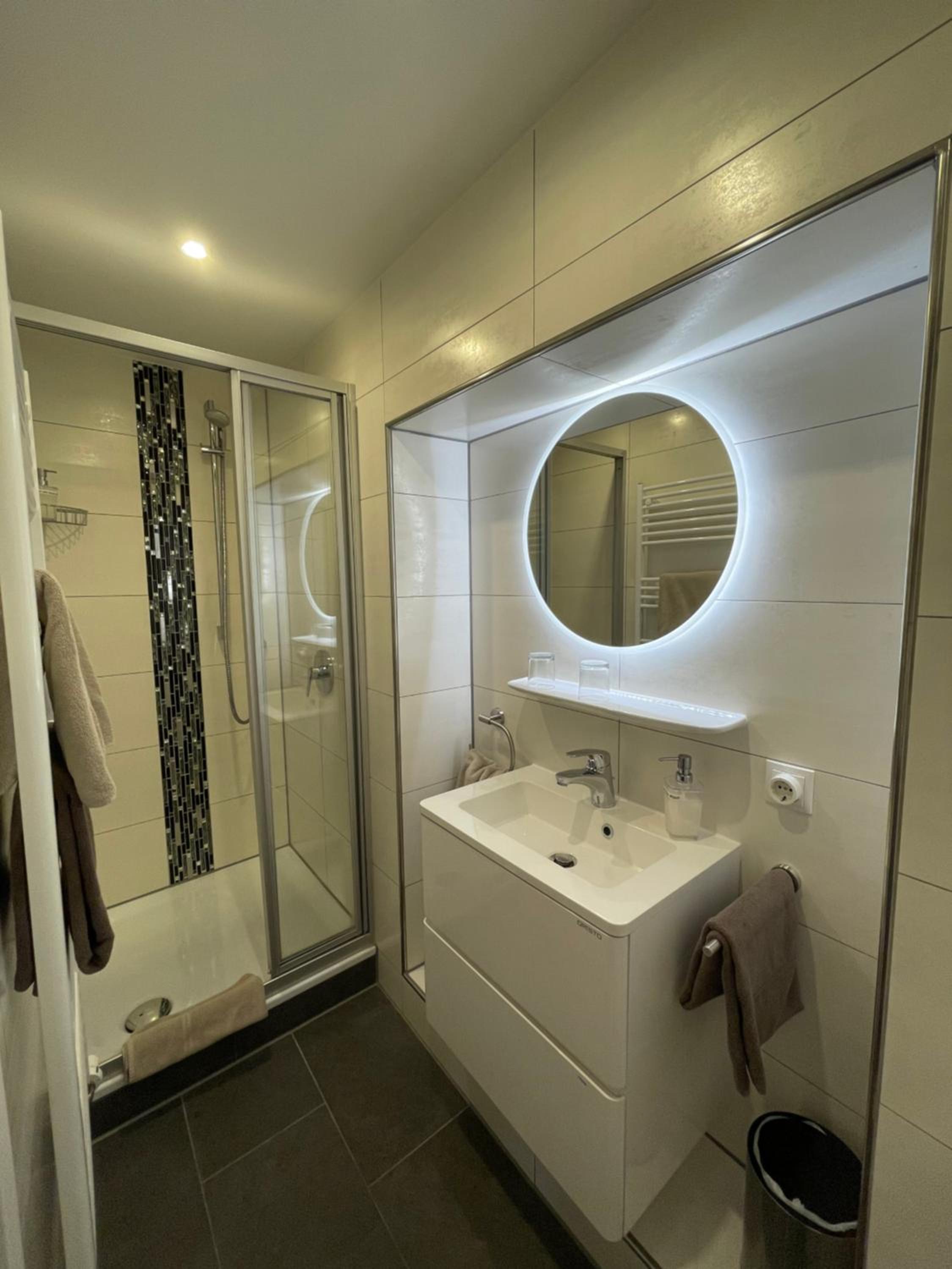 Small Double Room - Photo 6