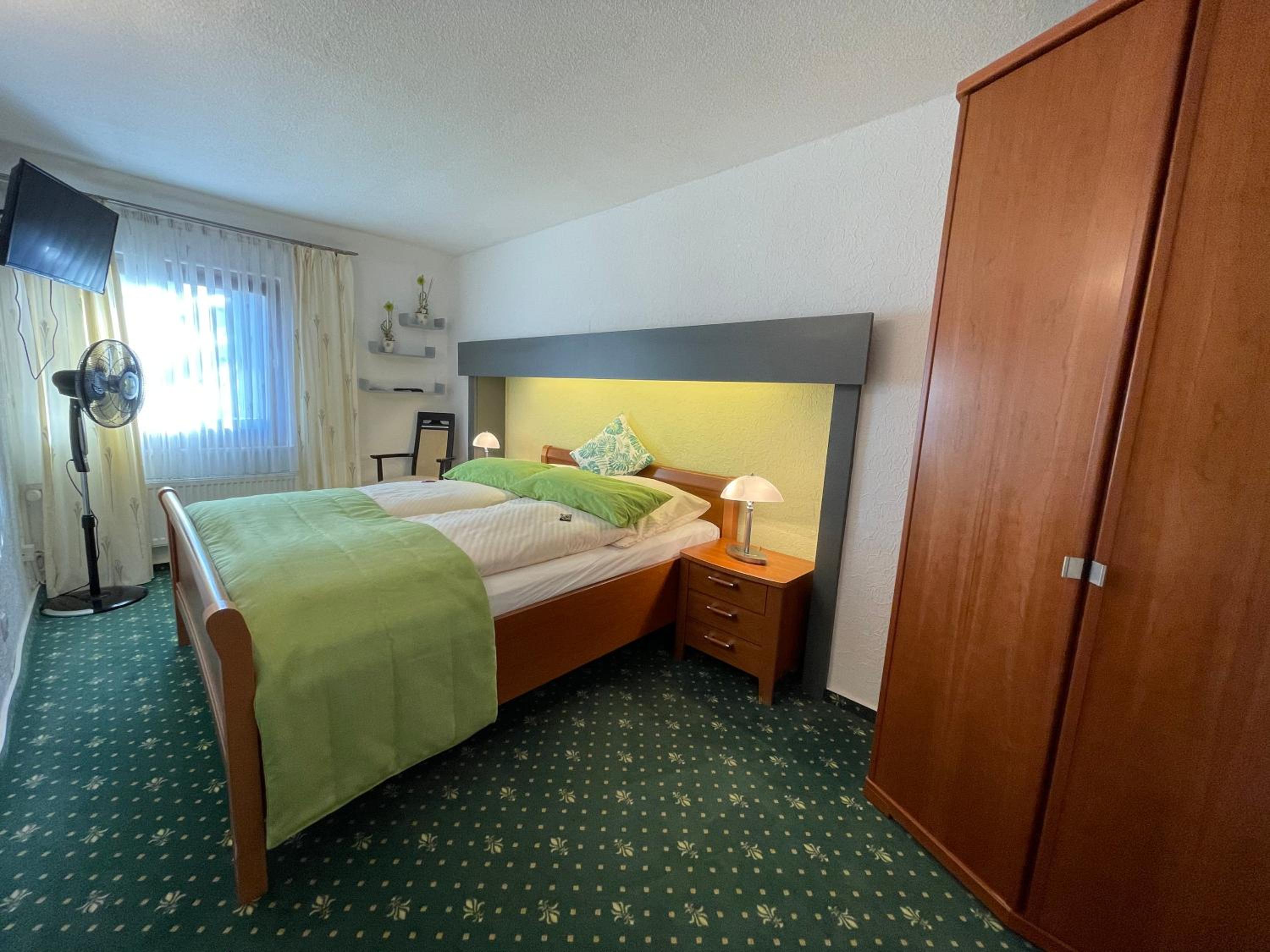 Small Double Room - Photo 7