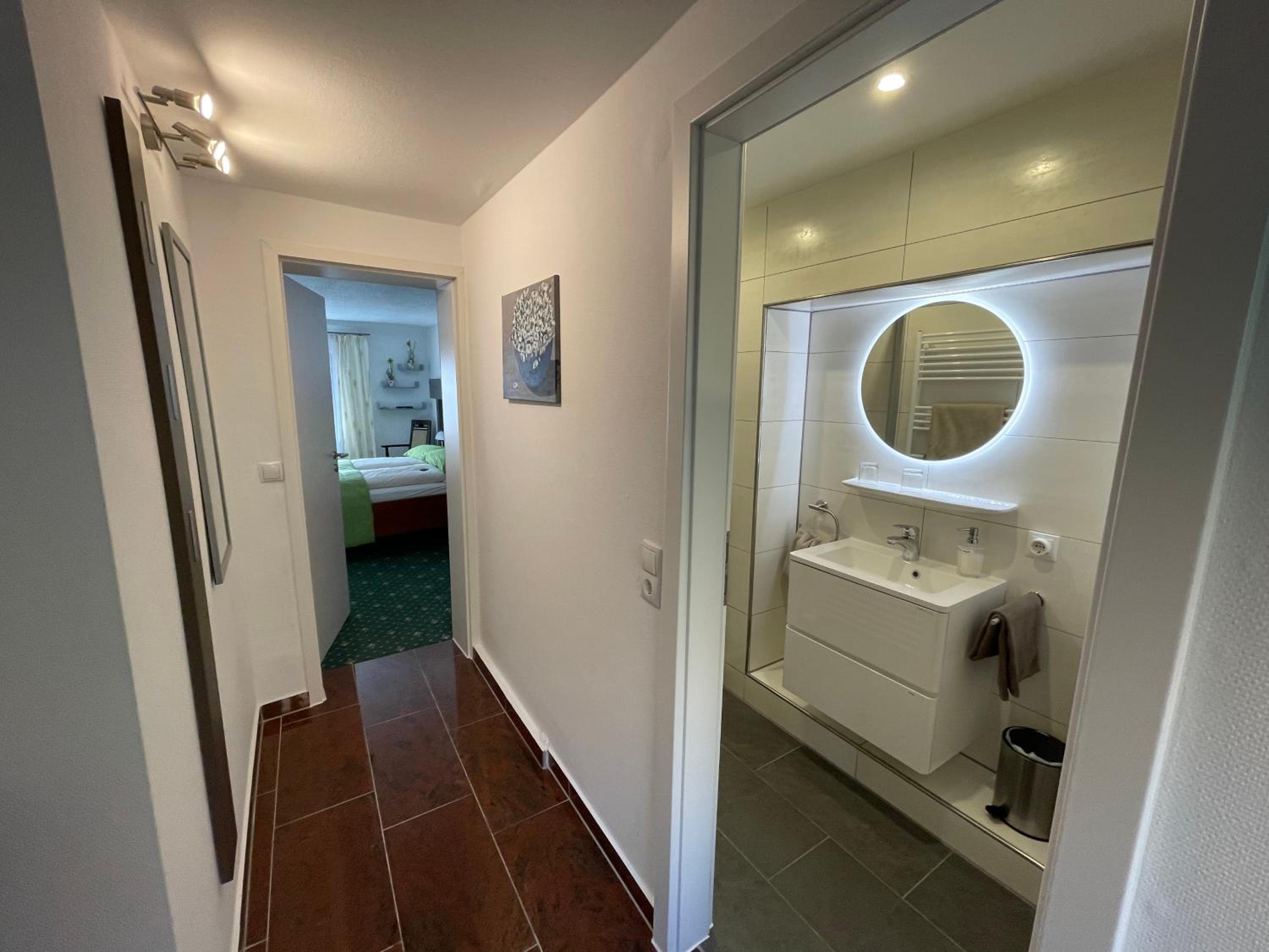 Small Double Room - Photo 5