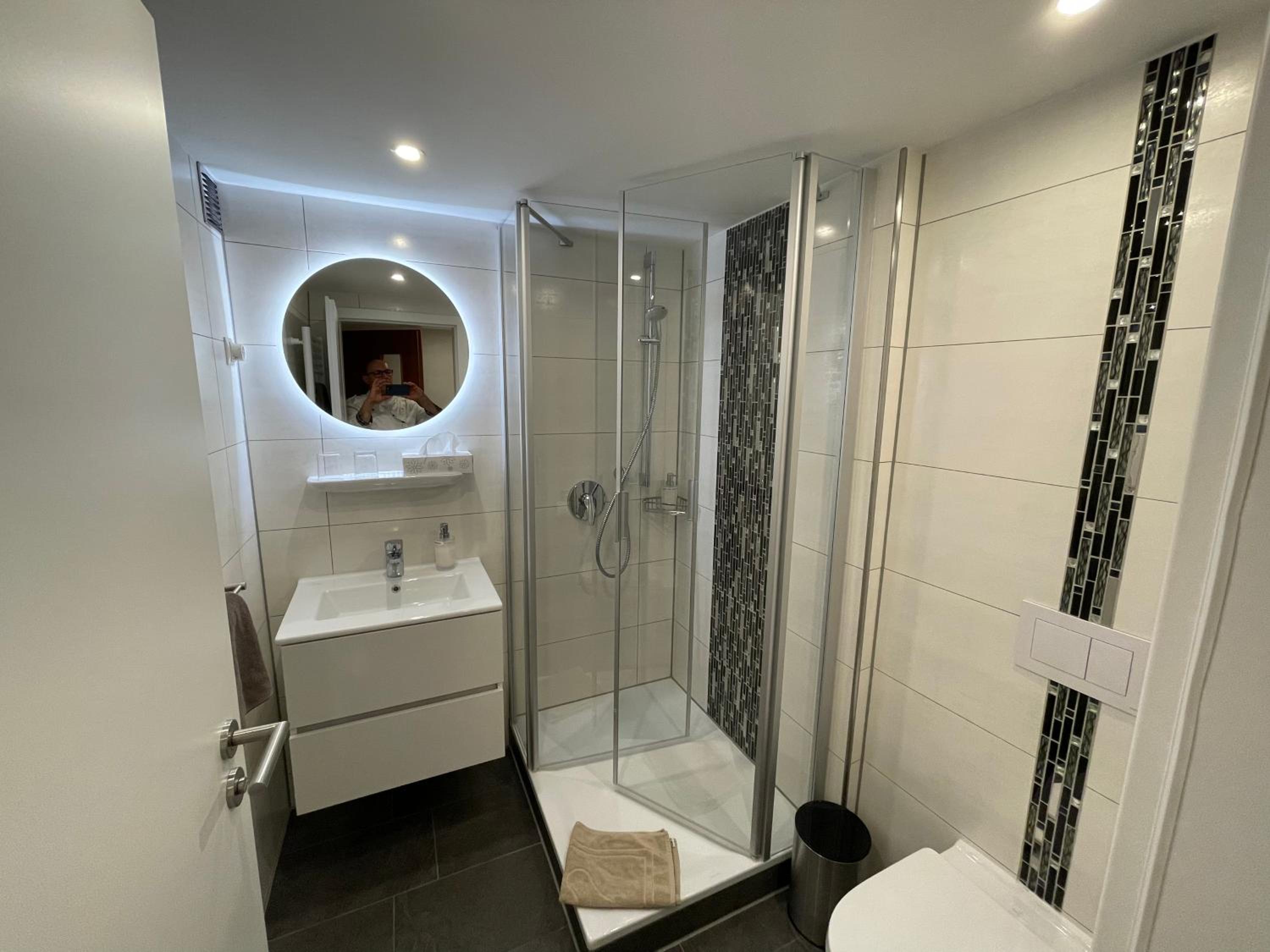Small Double Room - Photo 4