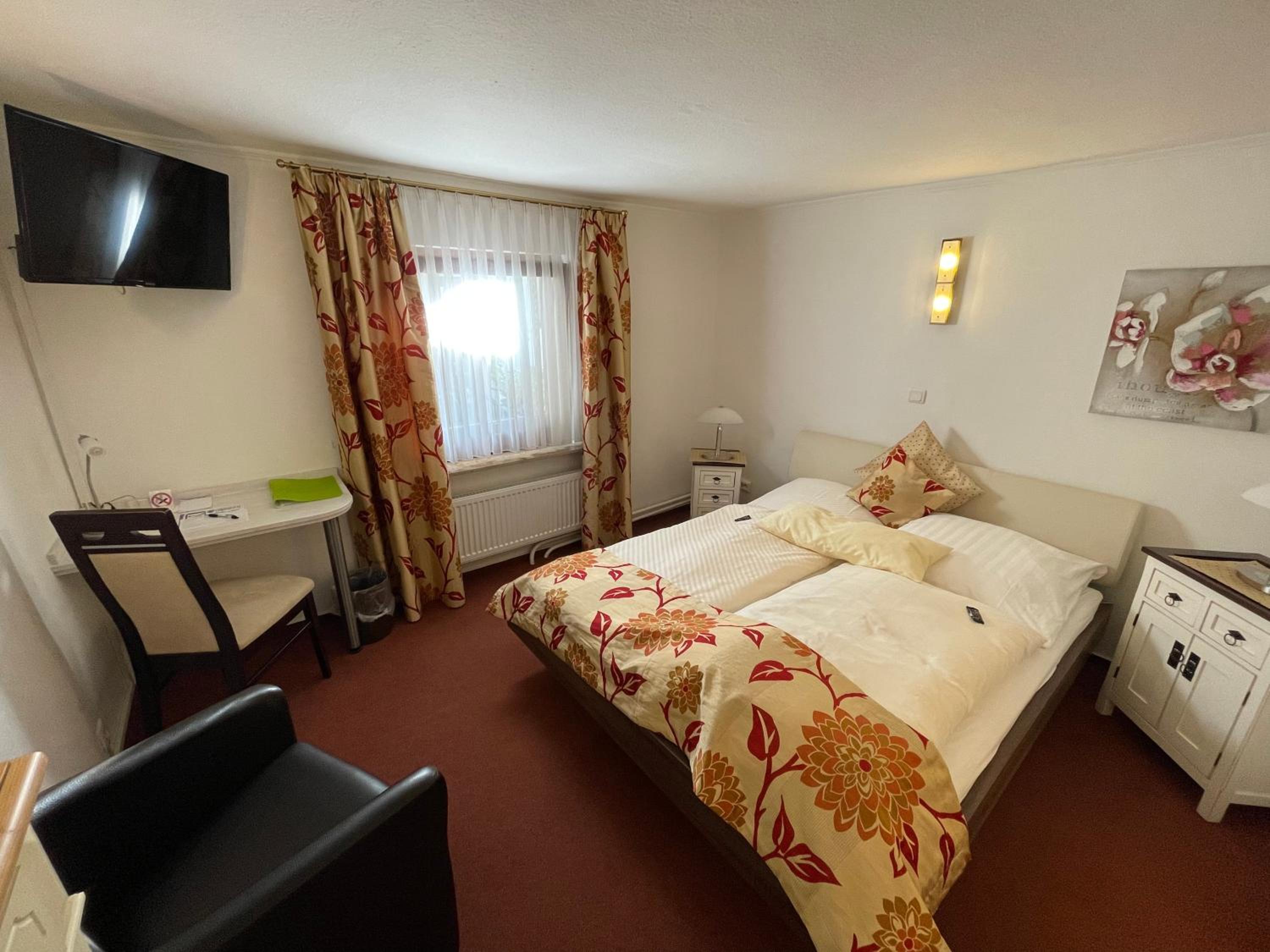 Small Double Room - Photo 3