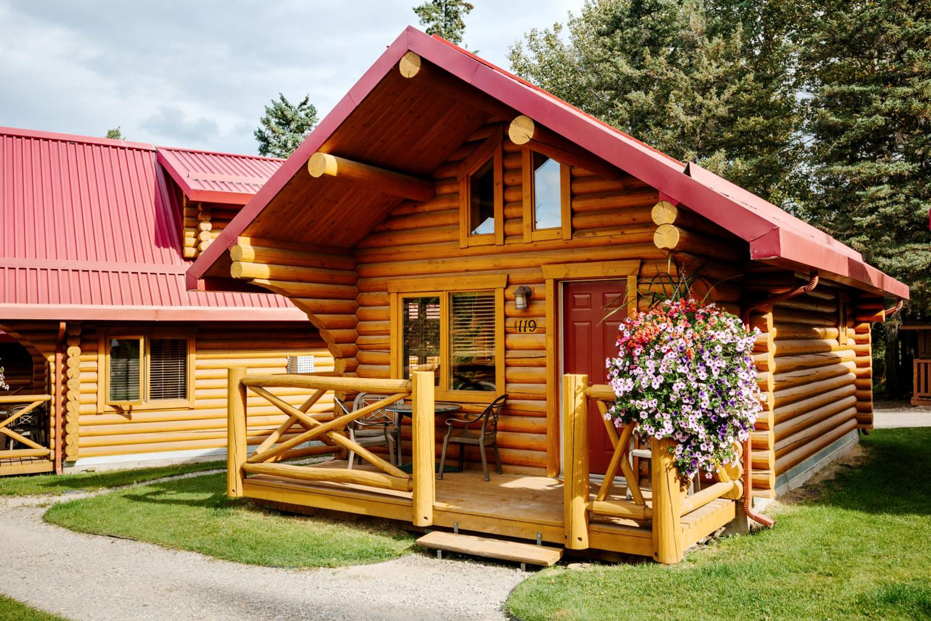 Deluxe Log Cabin - Photo 5