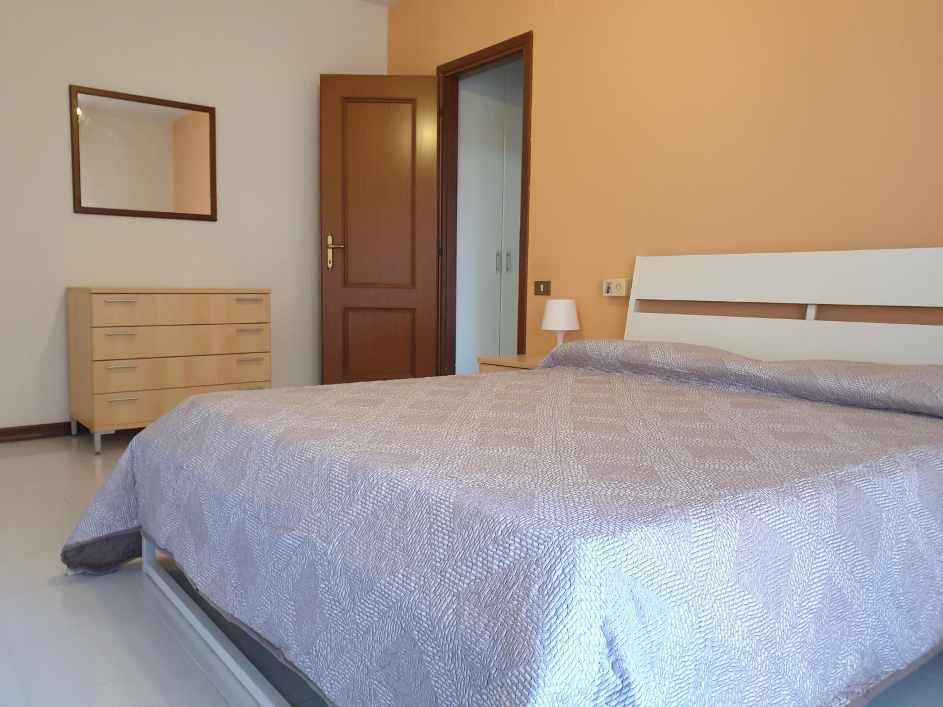 One-Bedroom Apartment - Photo 8