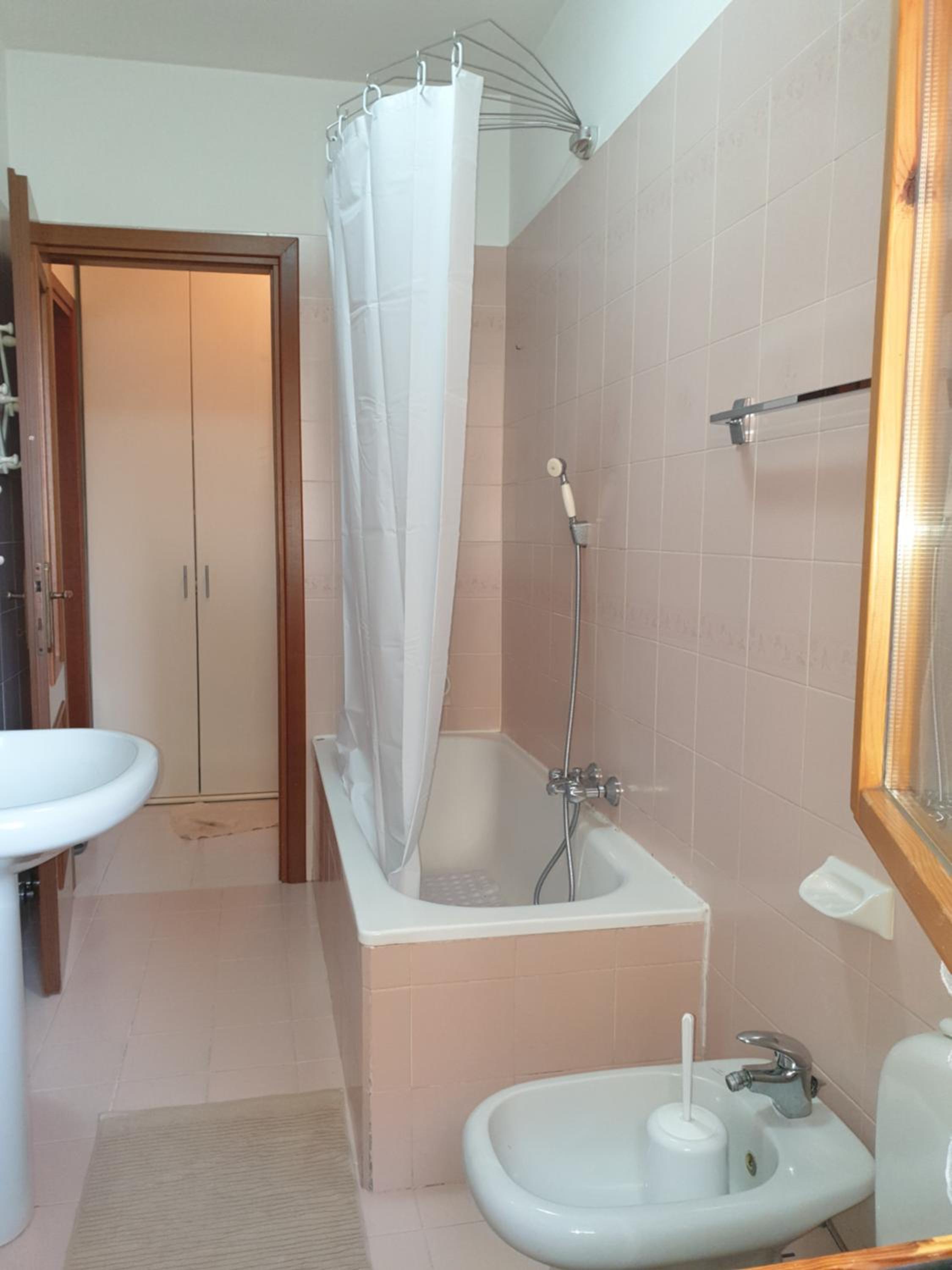 One-Bedroom Apartment - Photo 9