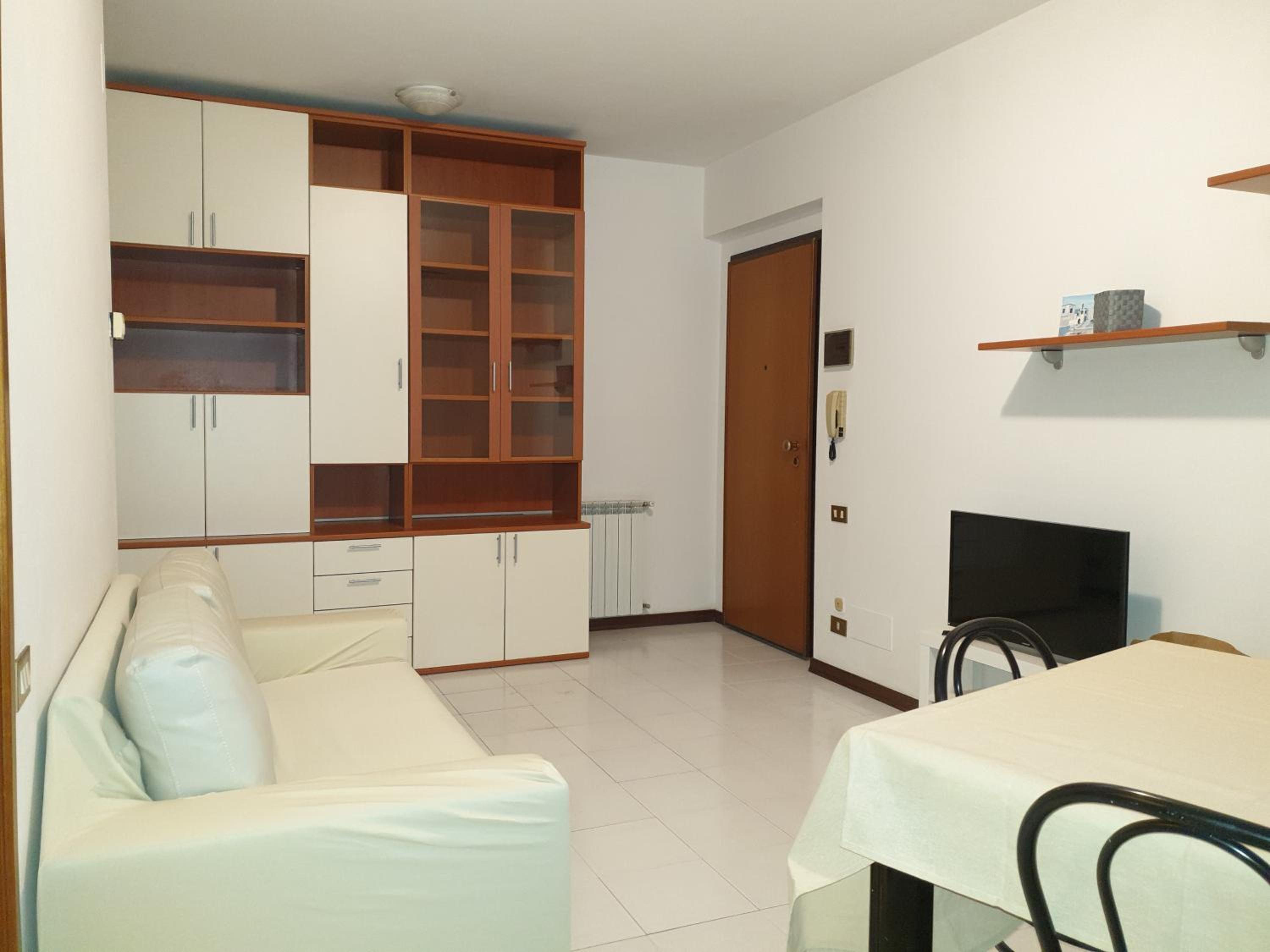 One-Bedroom Apartment - Photo 12