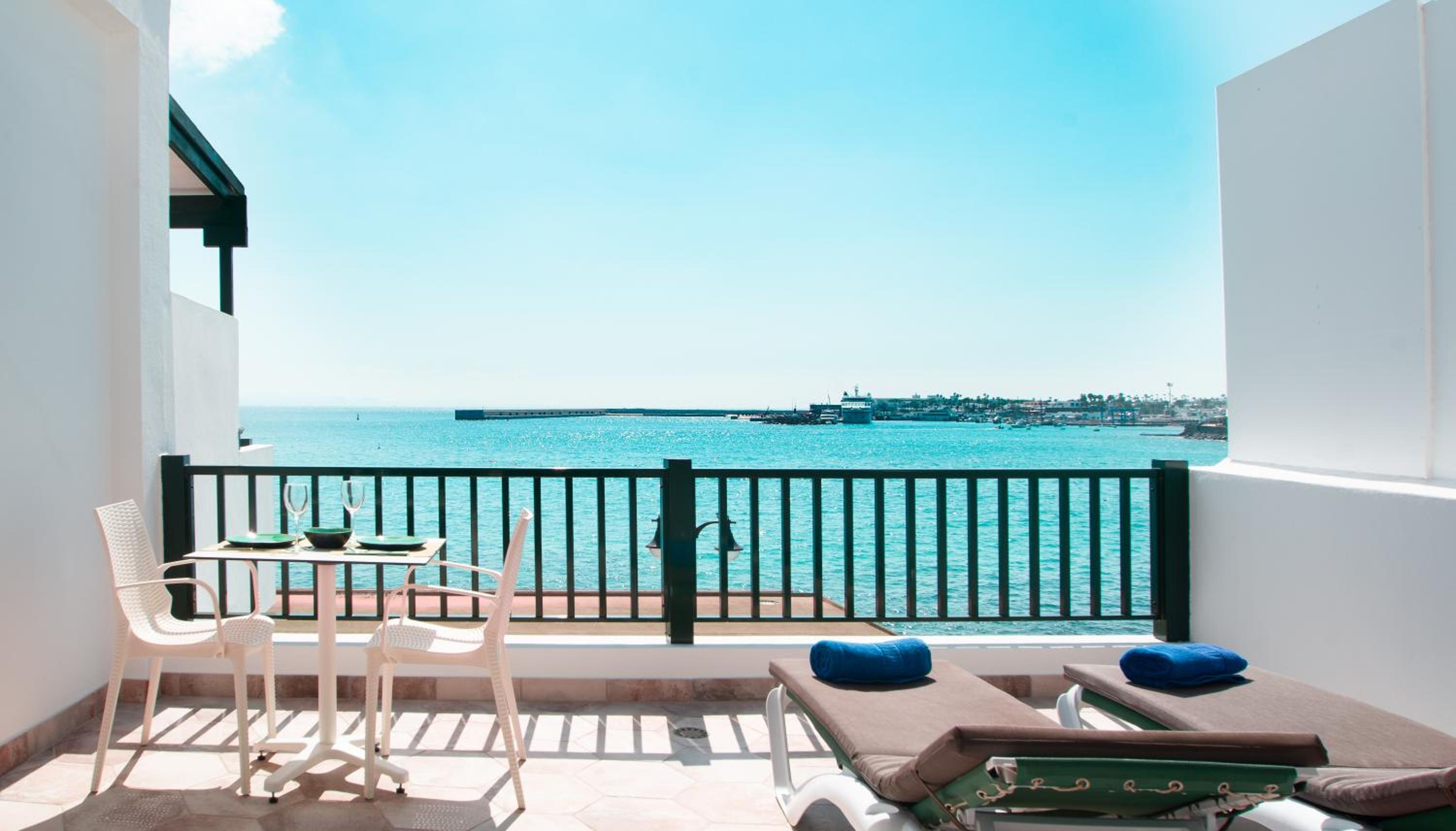 Apartment with Sea View photo 2