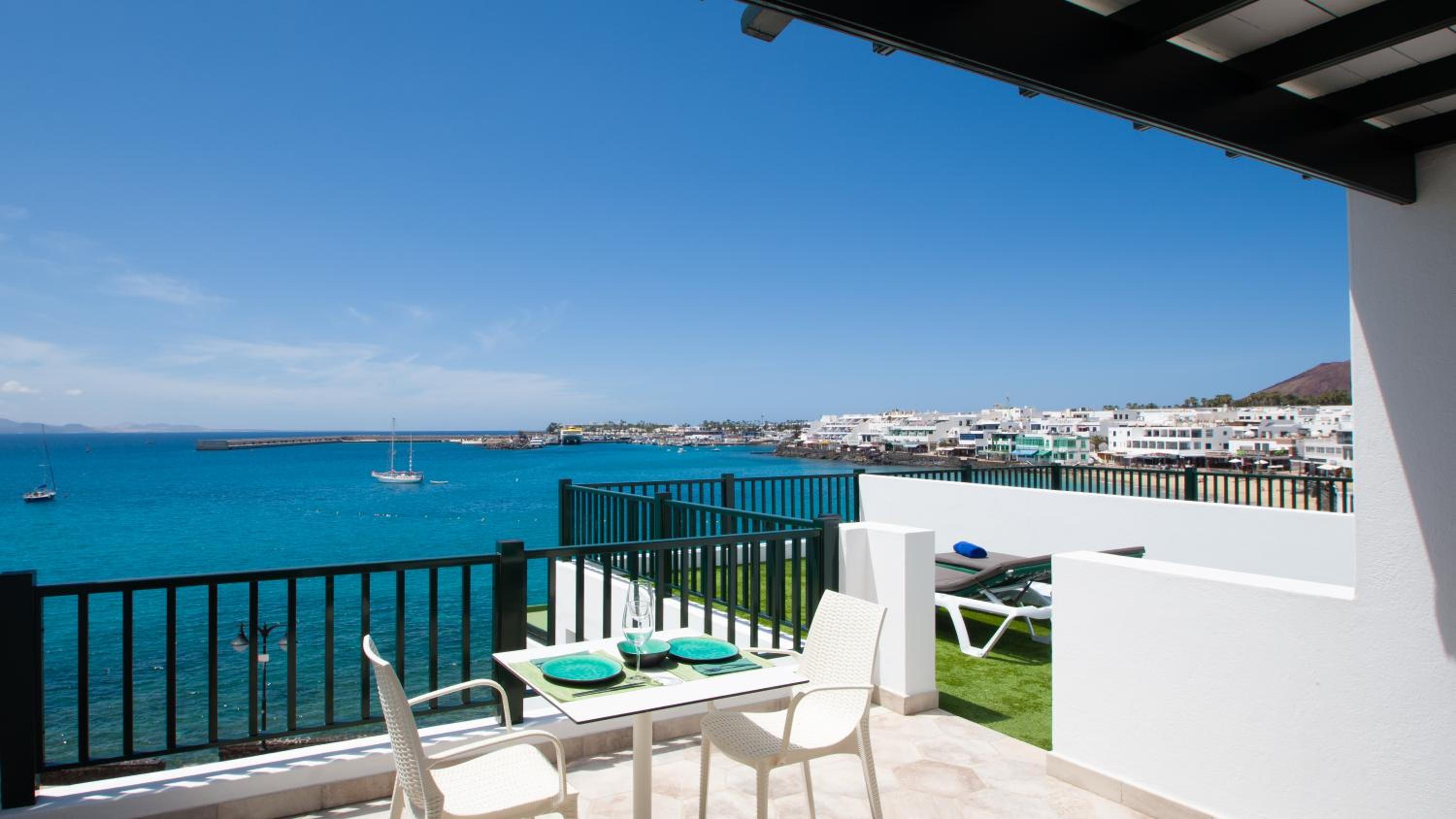 Apartment with Sea View photo 2