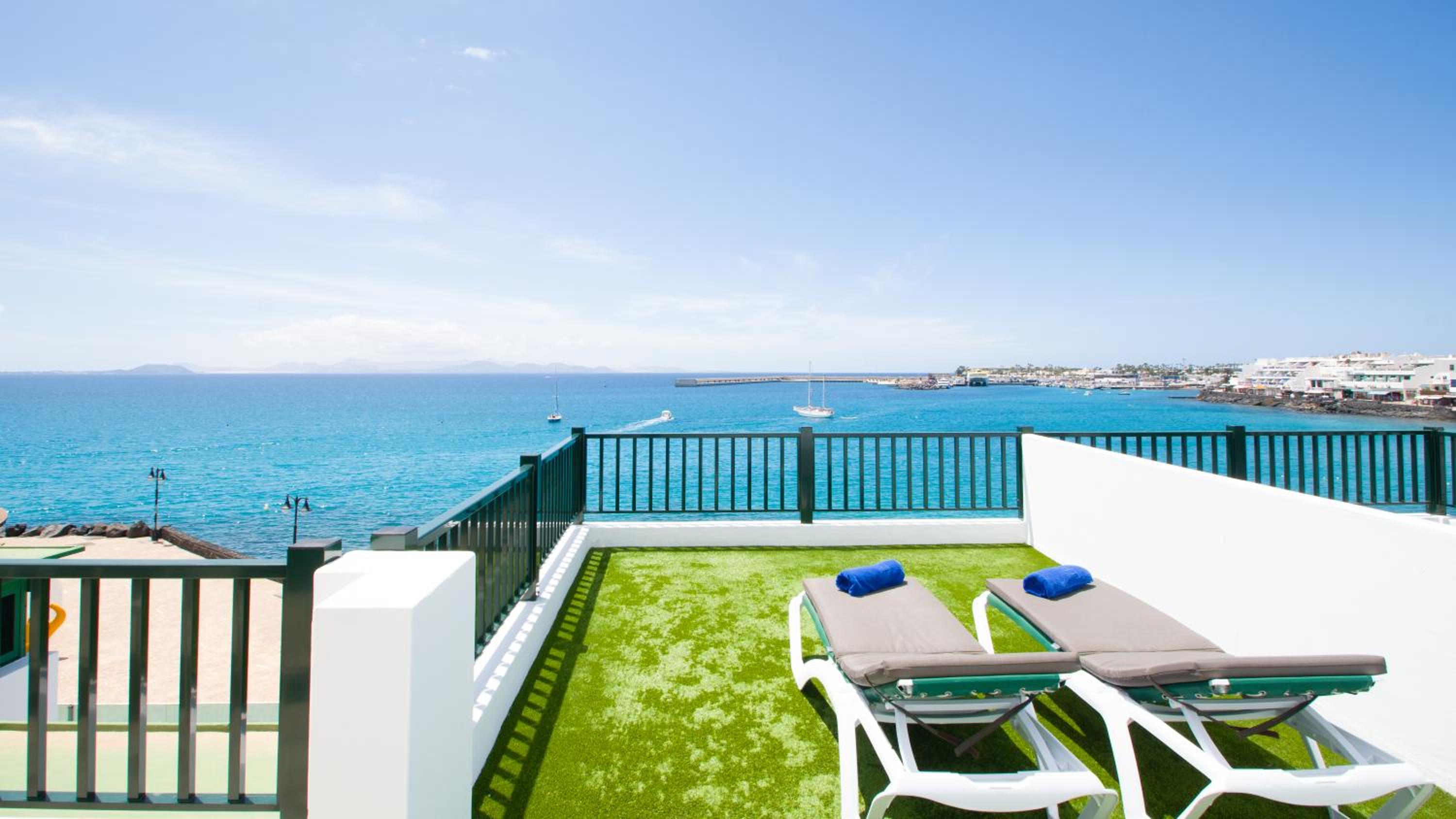 Apartment with Sea View photo 2