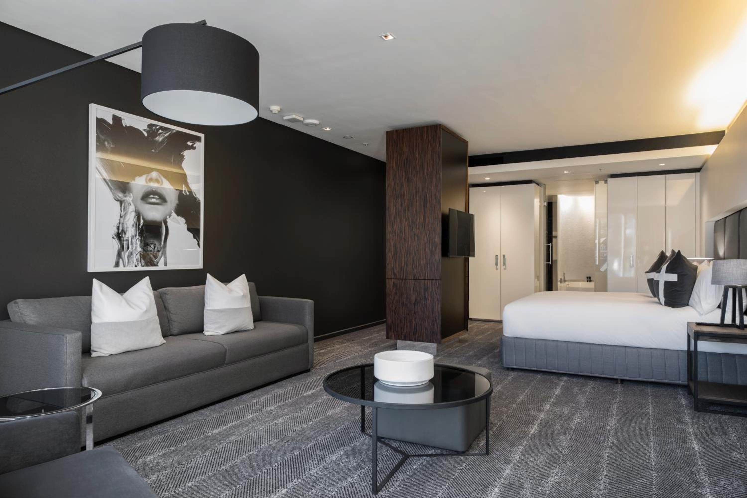 Executive Suite with Mountain View thumbnail 5
