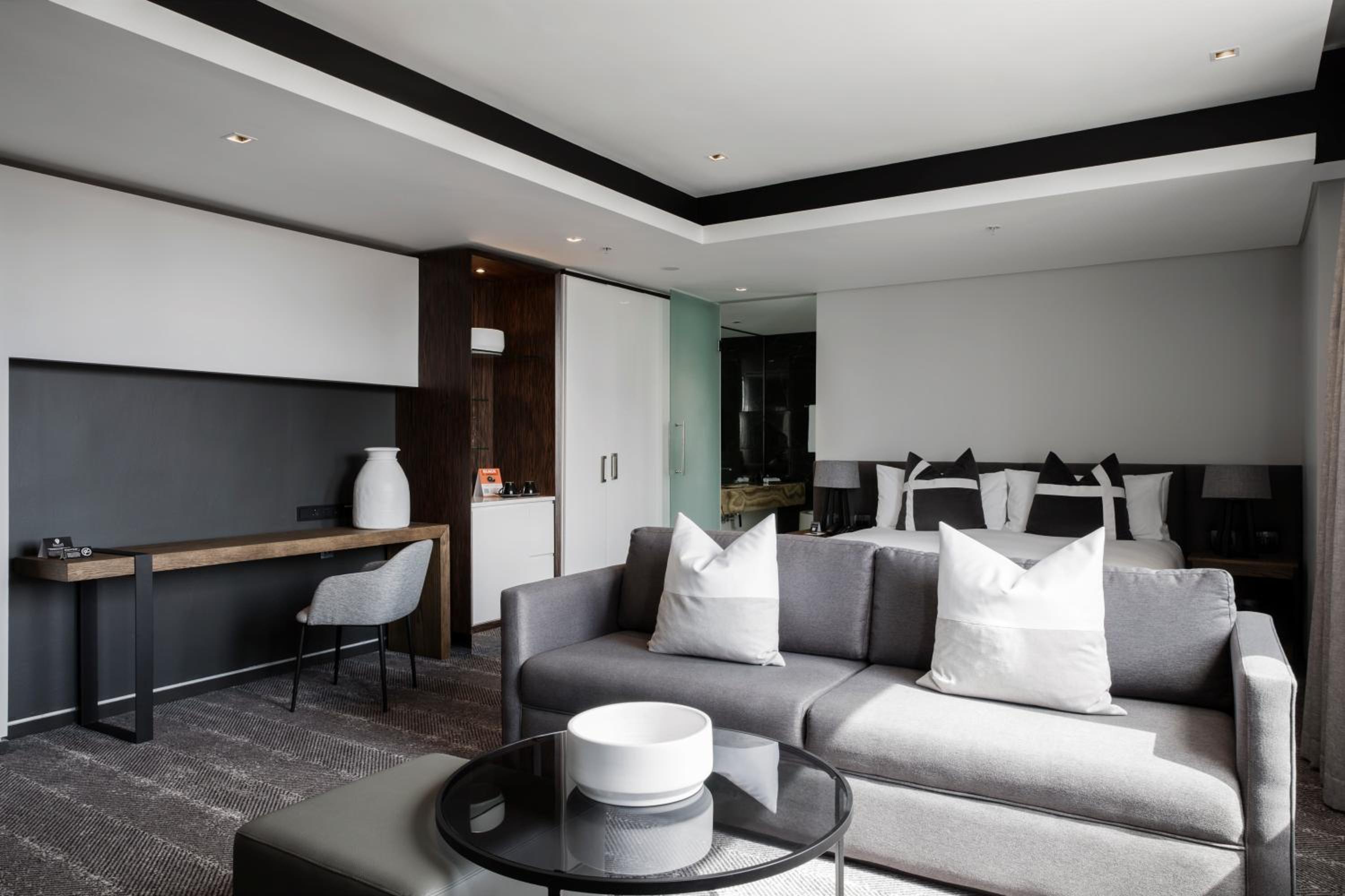 Executive Suite thumbnail 6