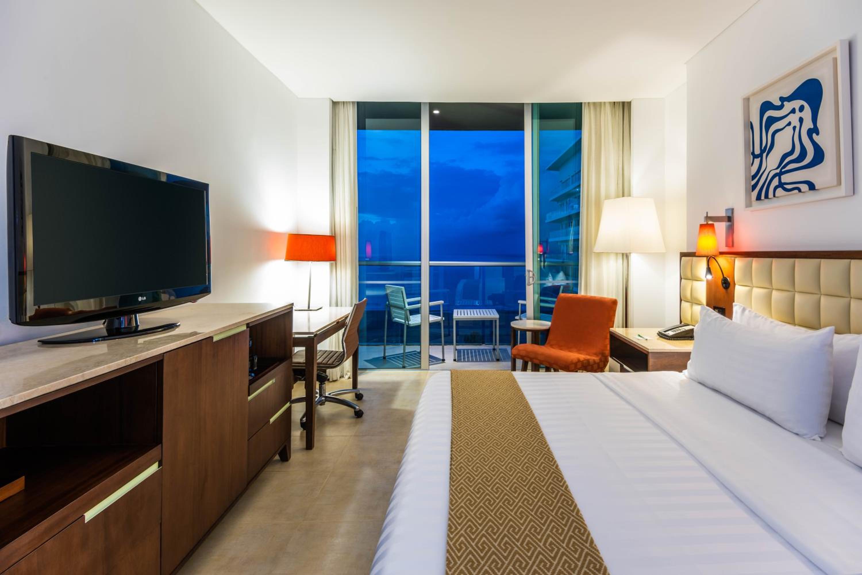 Standard King Room with Ocean View - Photo 6