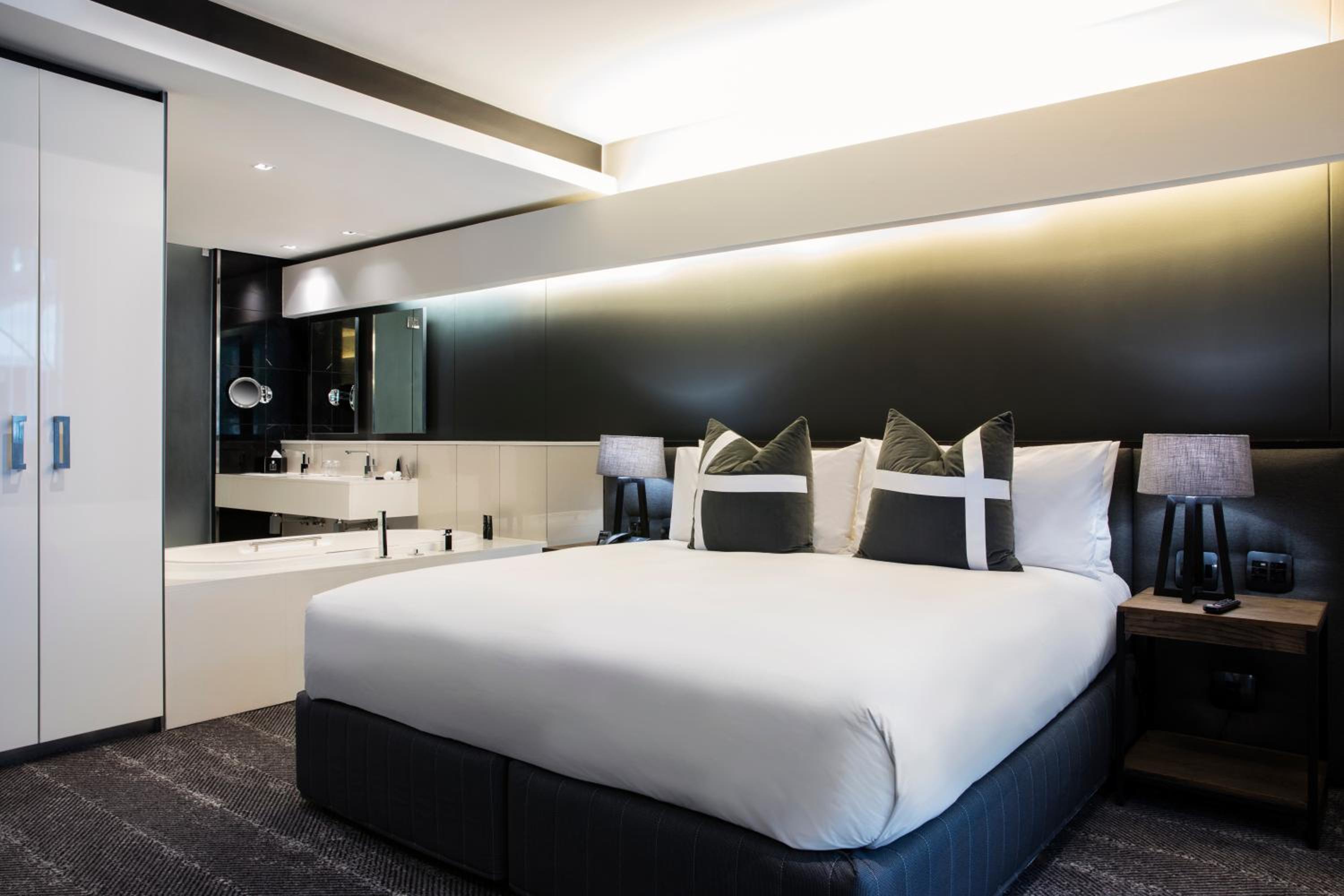 Standard Double Room thumbnail 6